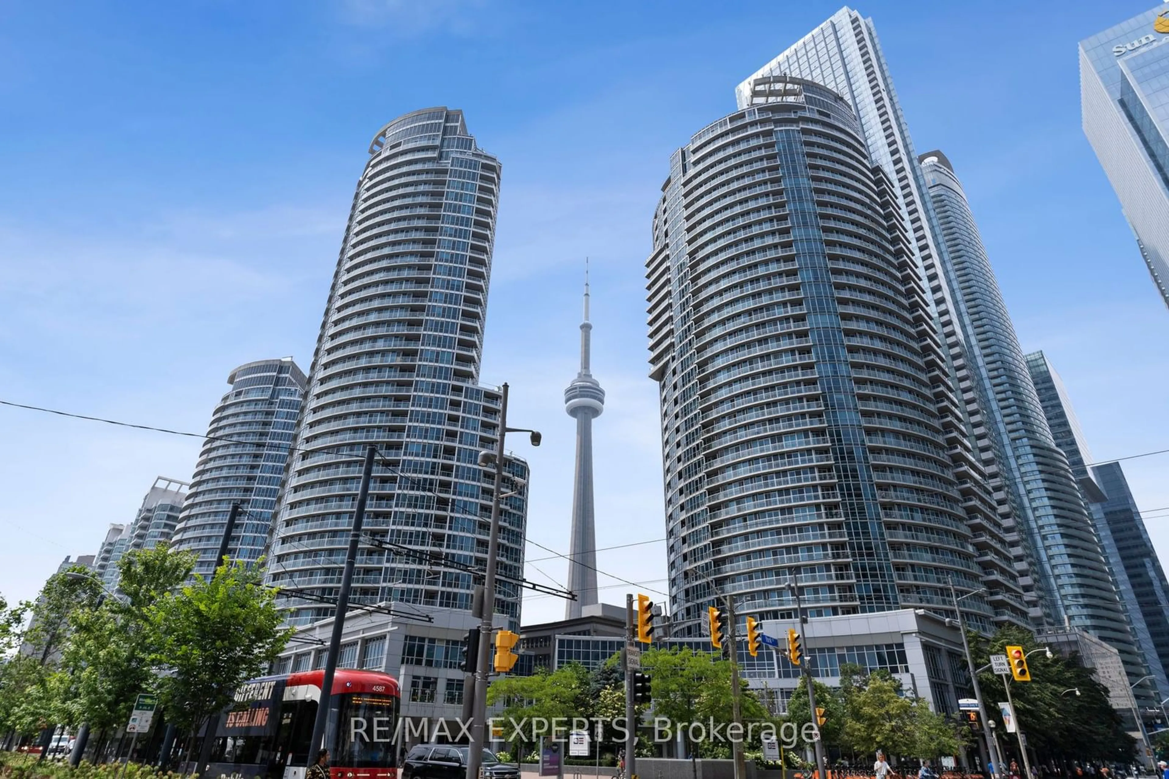 A pic from exterior of the house or condo, the view of city buildings for 208 Queens Quay #607, Toronto Ontario M5J 2Y5