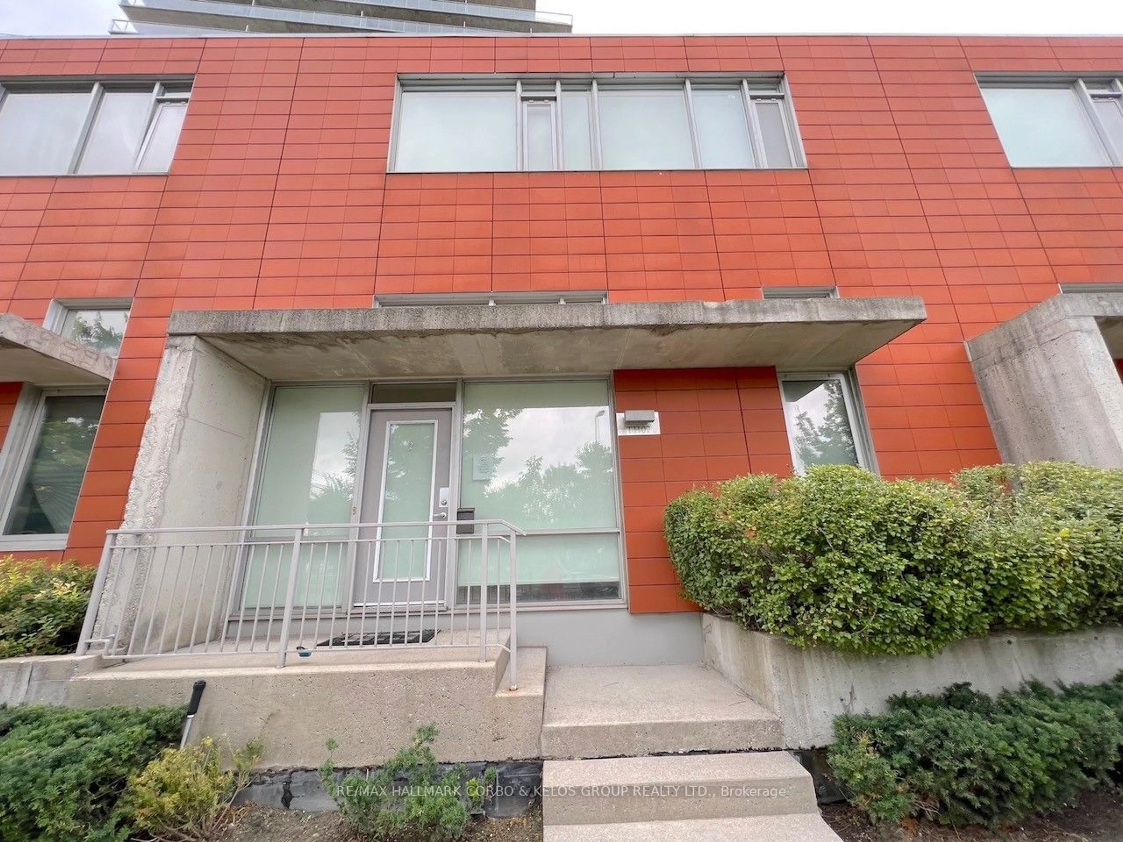 A pic from exterior of the house or condo, the front or back of building for 21 Churchill Ave #TH 2, Toronto Ontario M2N 1Y6