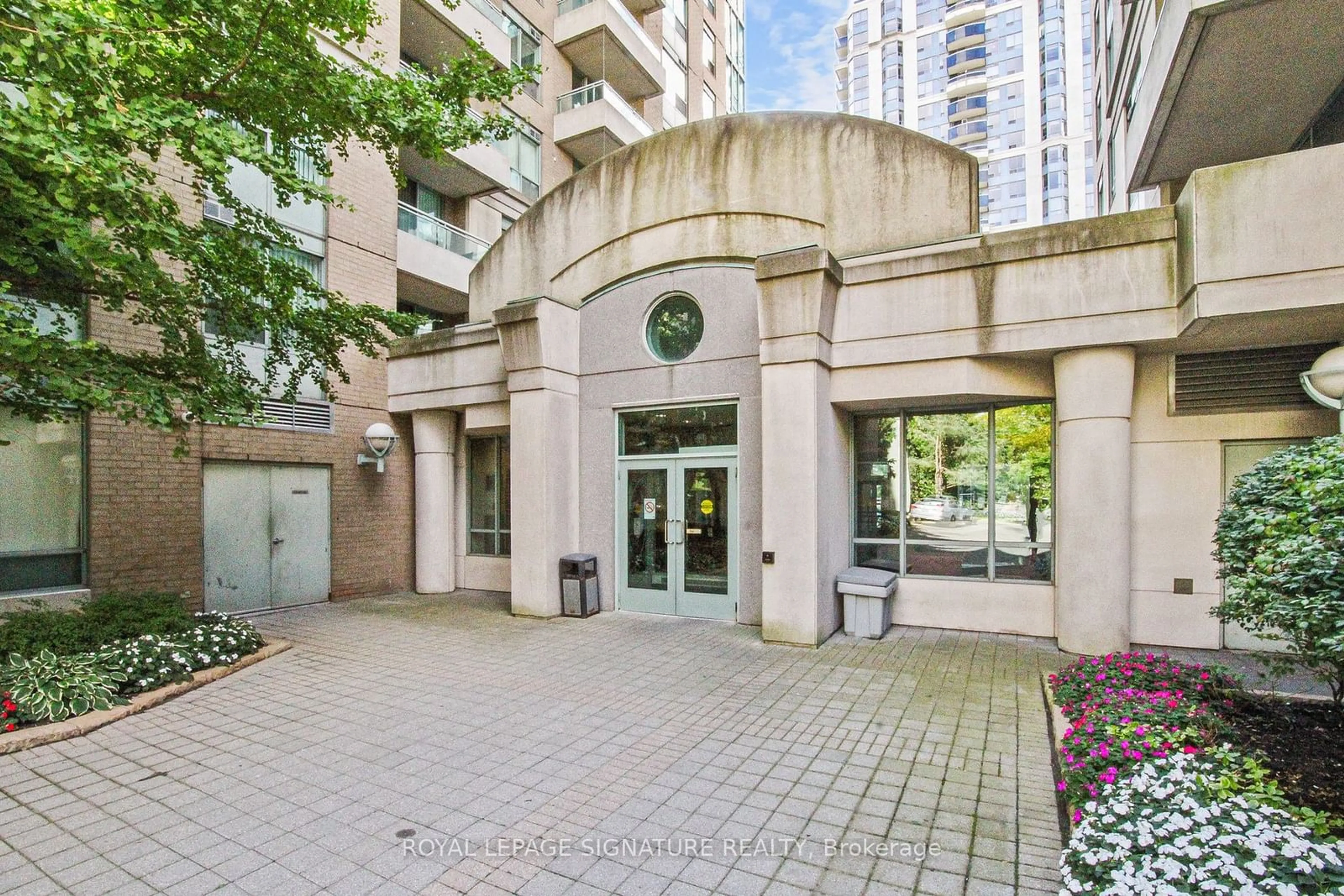 A pic from exterior of the house or condo for 29 Pemberton Ave #207, Toronto Ontario M2M 4L5