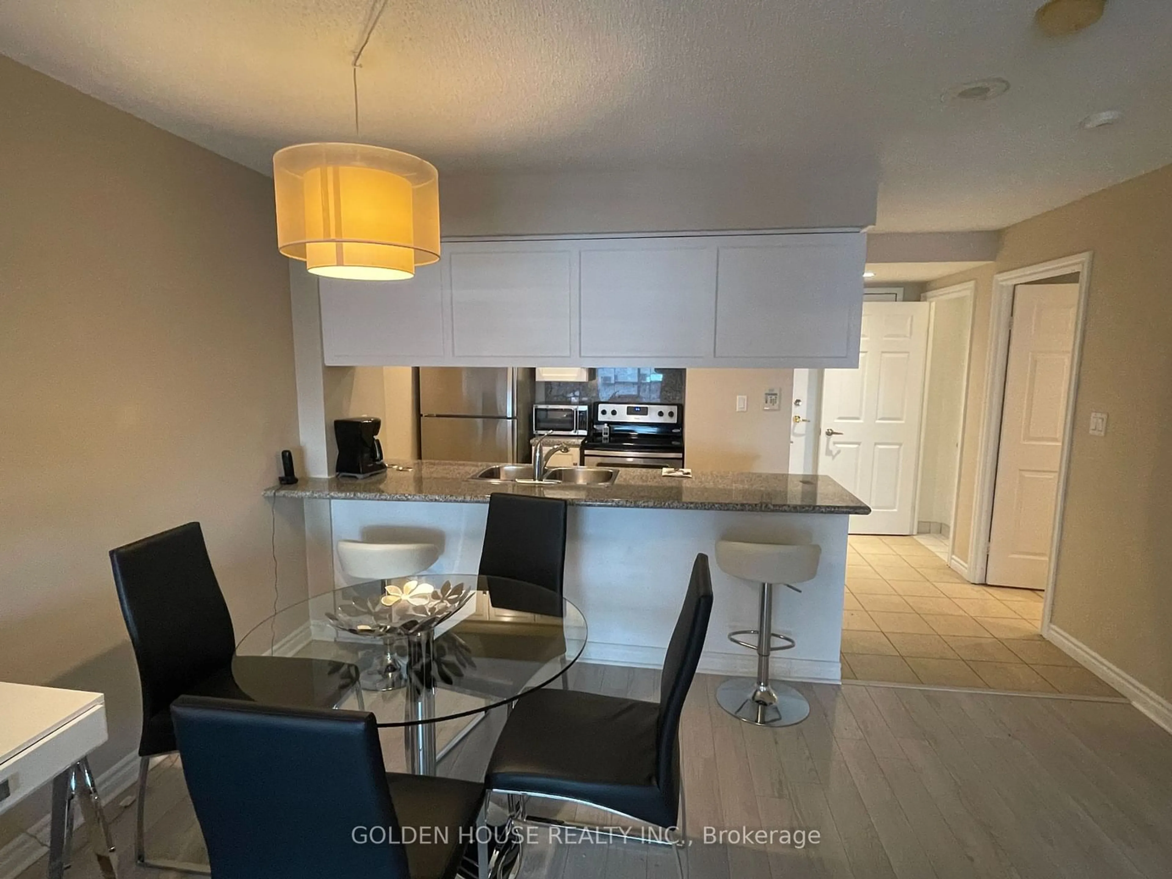 Open concept kitchen for 168 Simcoe St #517, Toronto Ontario M5H 4C9