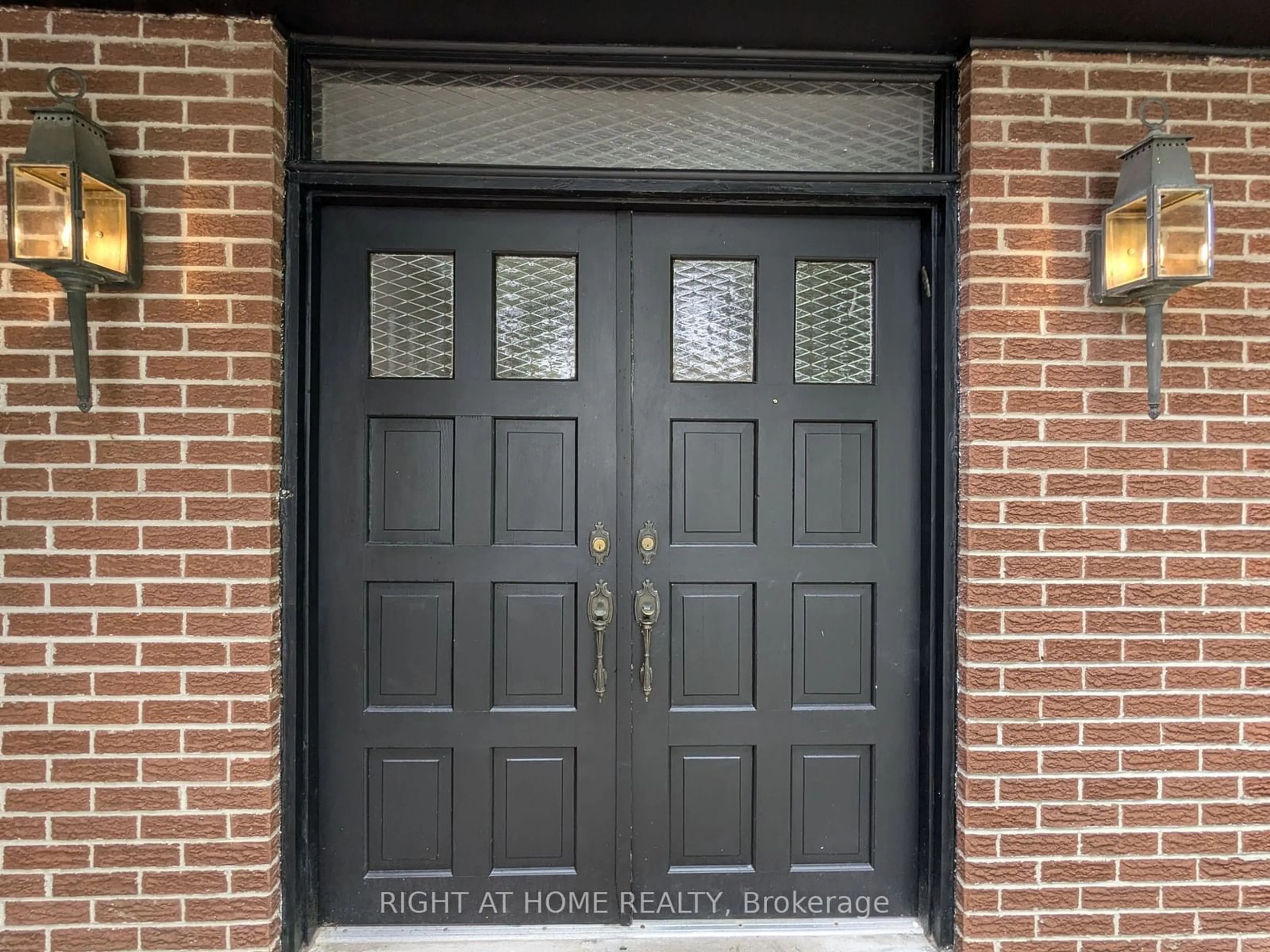 Indoor entryway, wood floors for 15 Nevada Ave, Toronto Ontario M2M 3N9