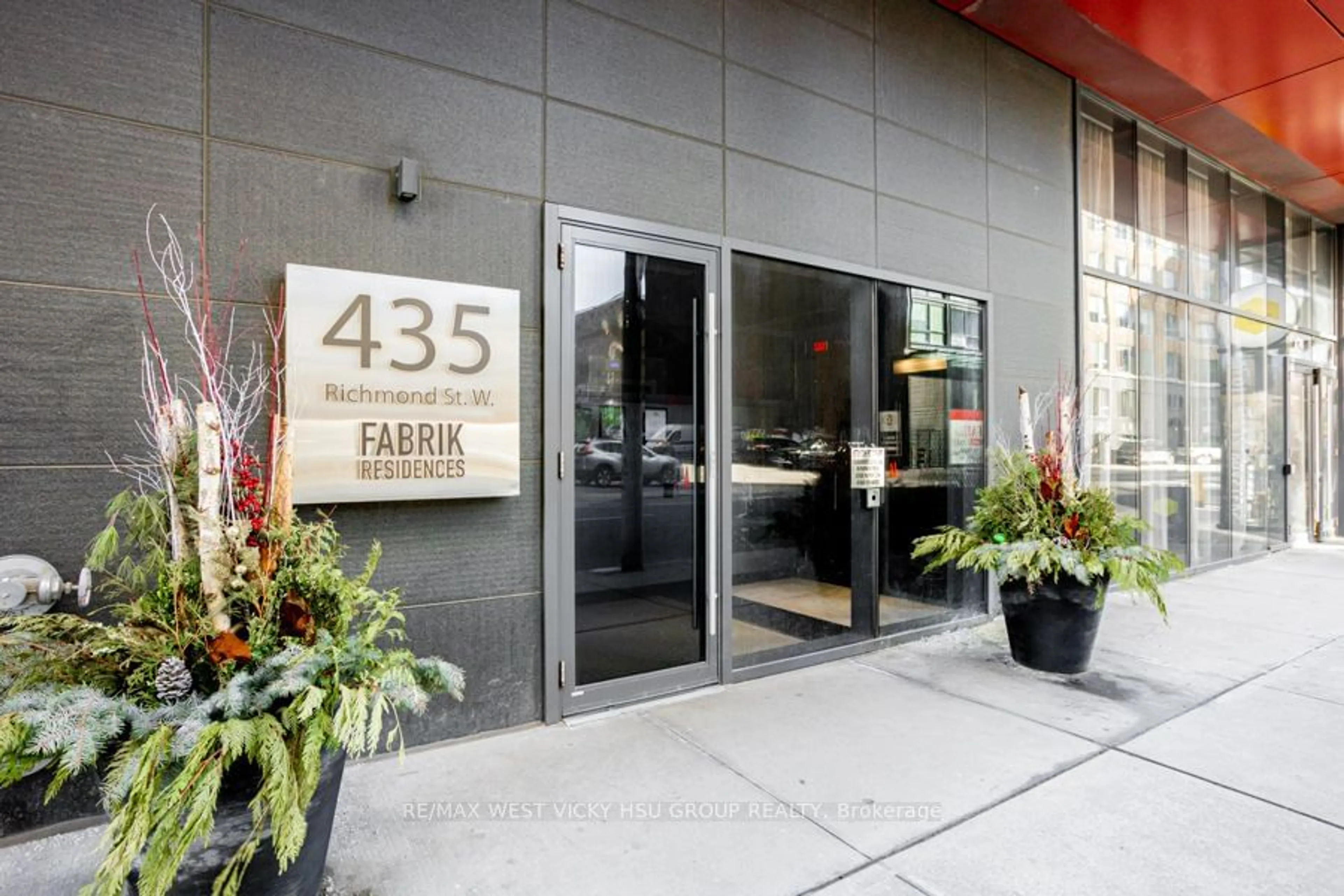 Indoor foyer for 435 Richmond St #810, Toronto Ontario M5V 0N3