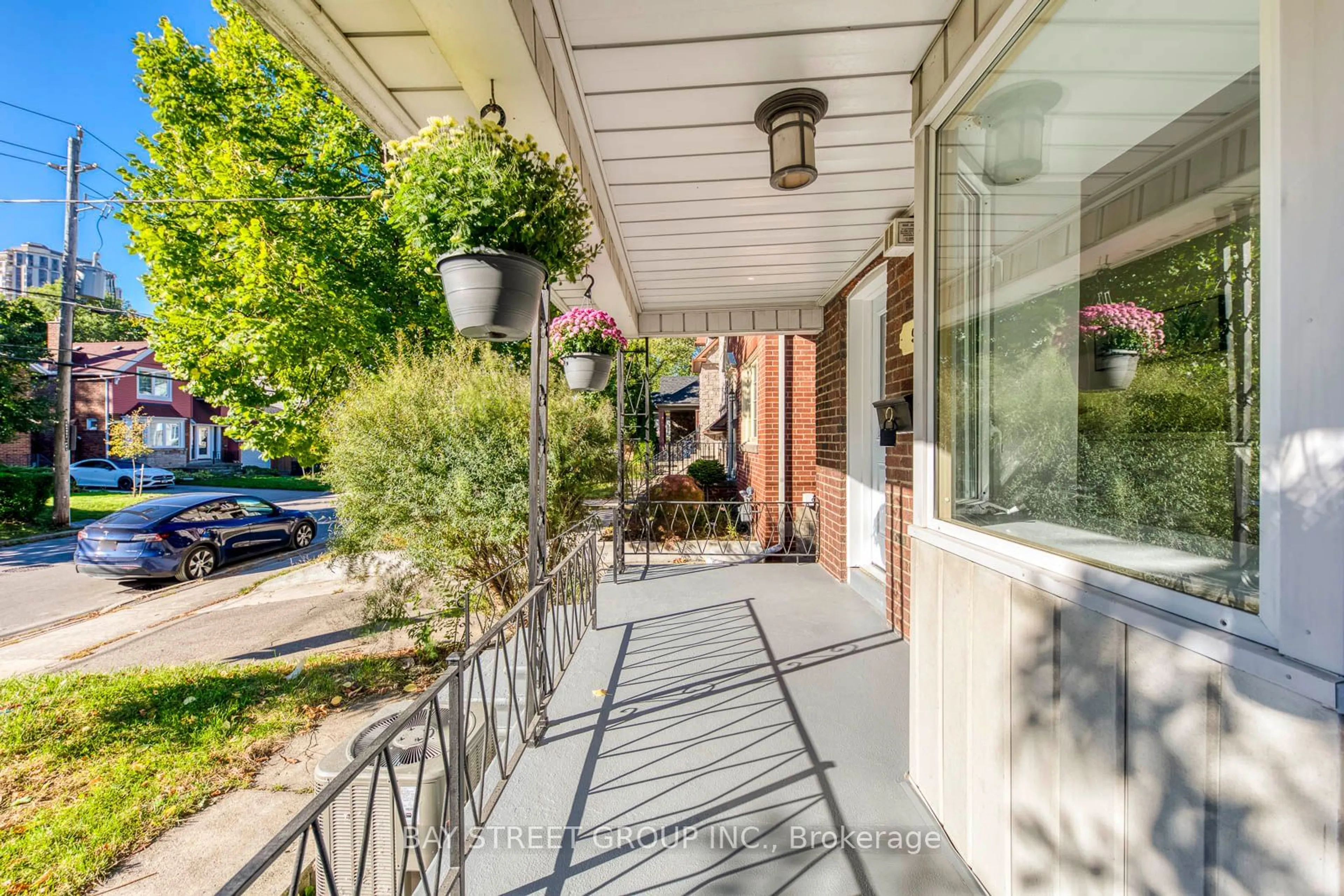 Patio, the street view for 90 Avondale Ave, Toronto Ontario M2N 2V2