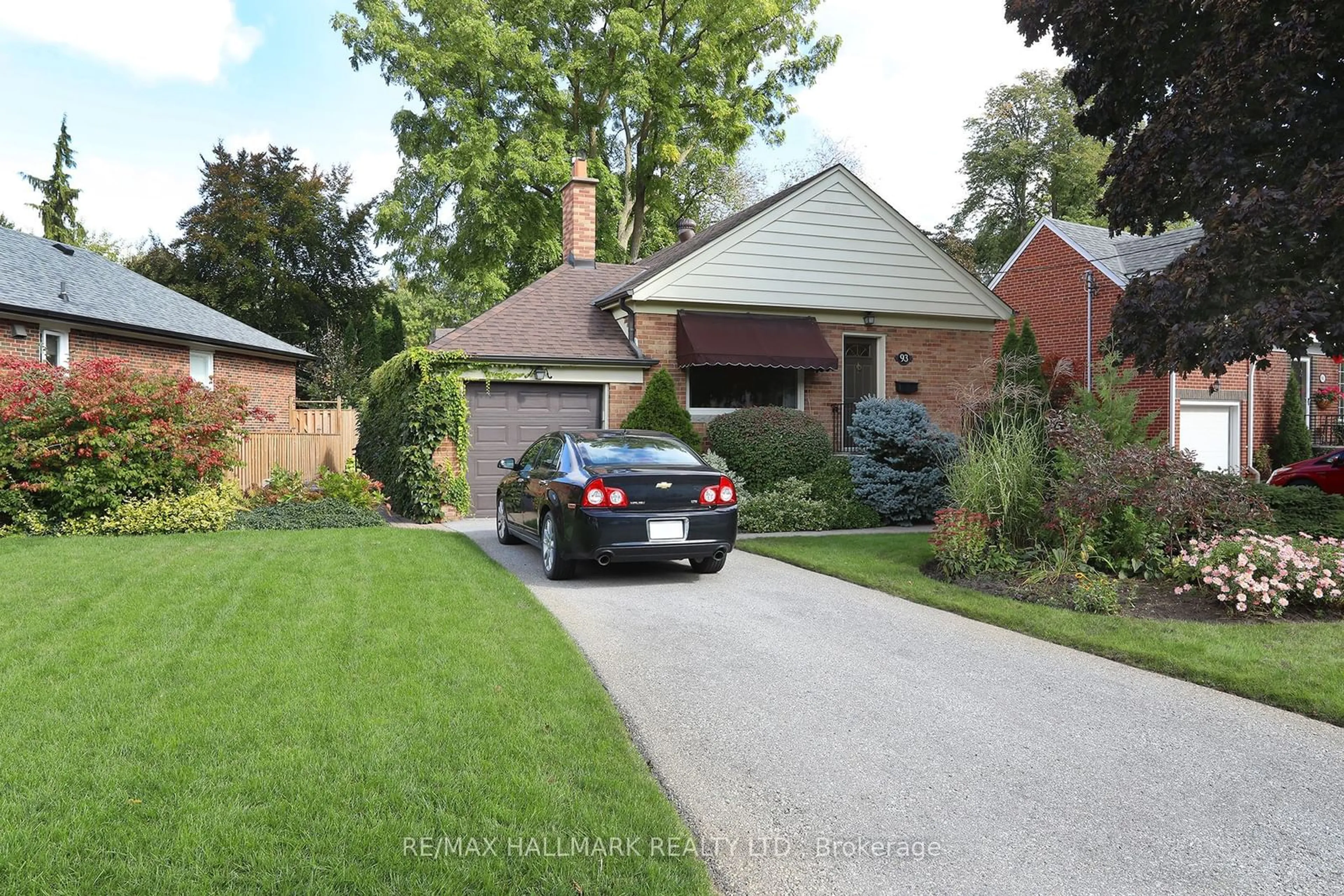 Frontside or backside of a home, the street view for 93 Gwendolen Cres, Toronto Ontario M2N 2M3