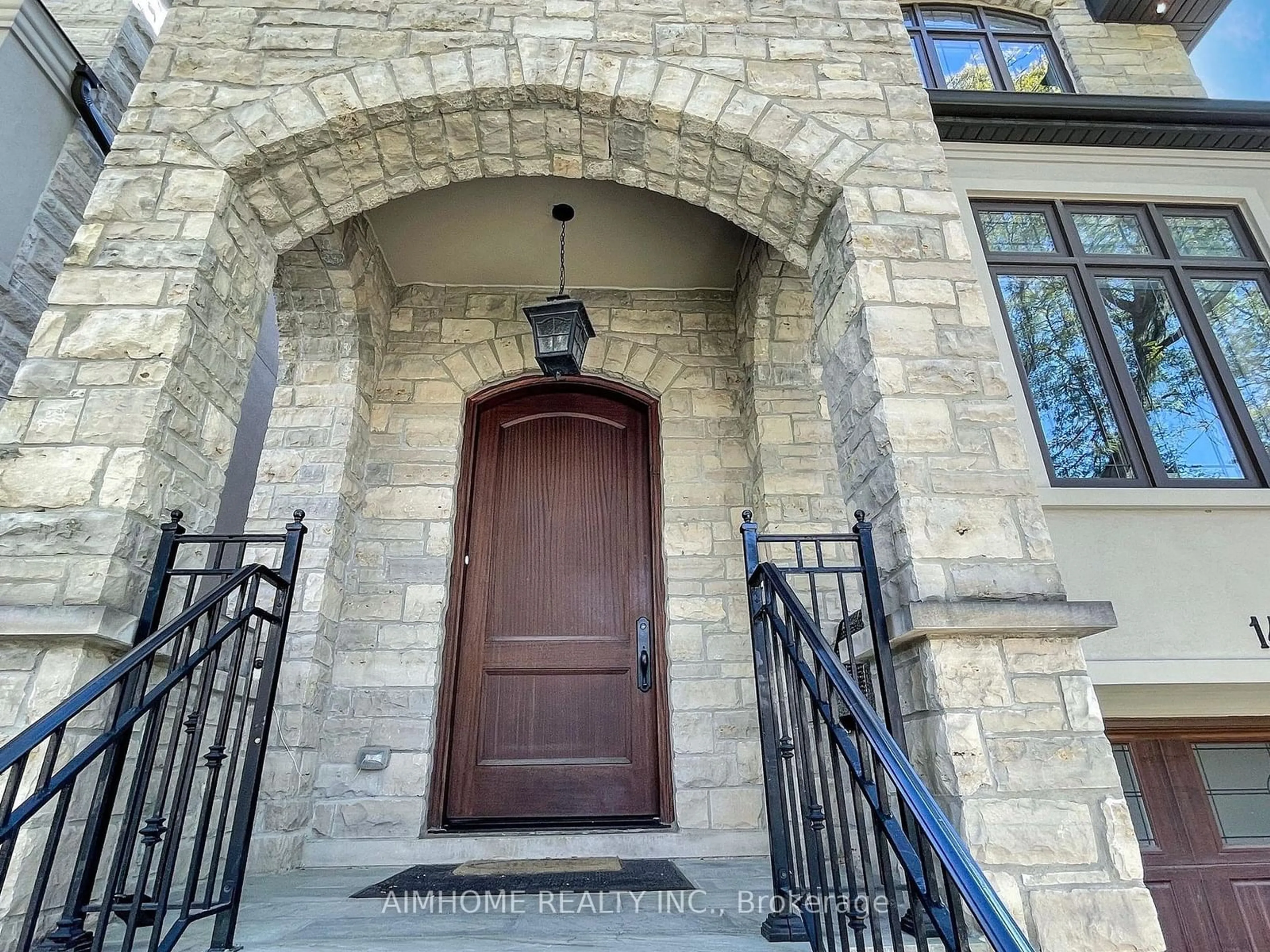 Indoor entryway, wood floors for 143 Kingsdale Ave, Toronto Ontario M2N 3W8