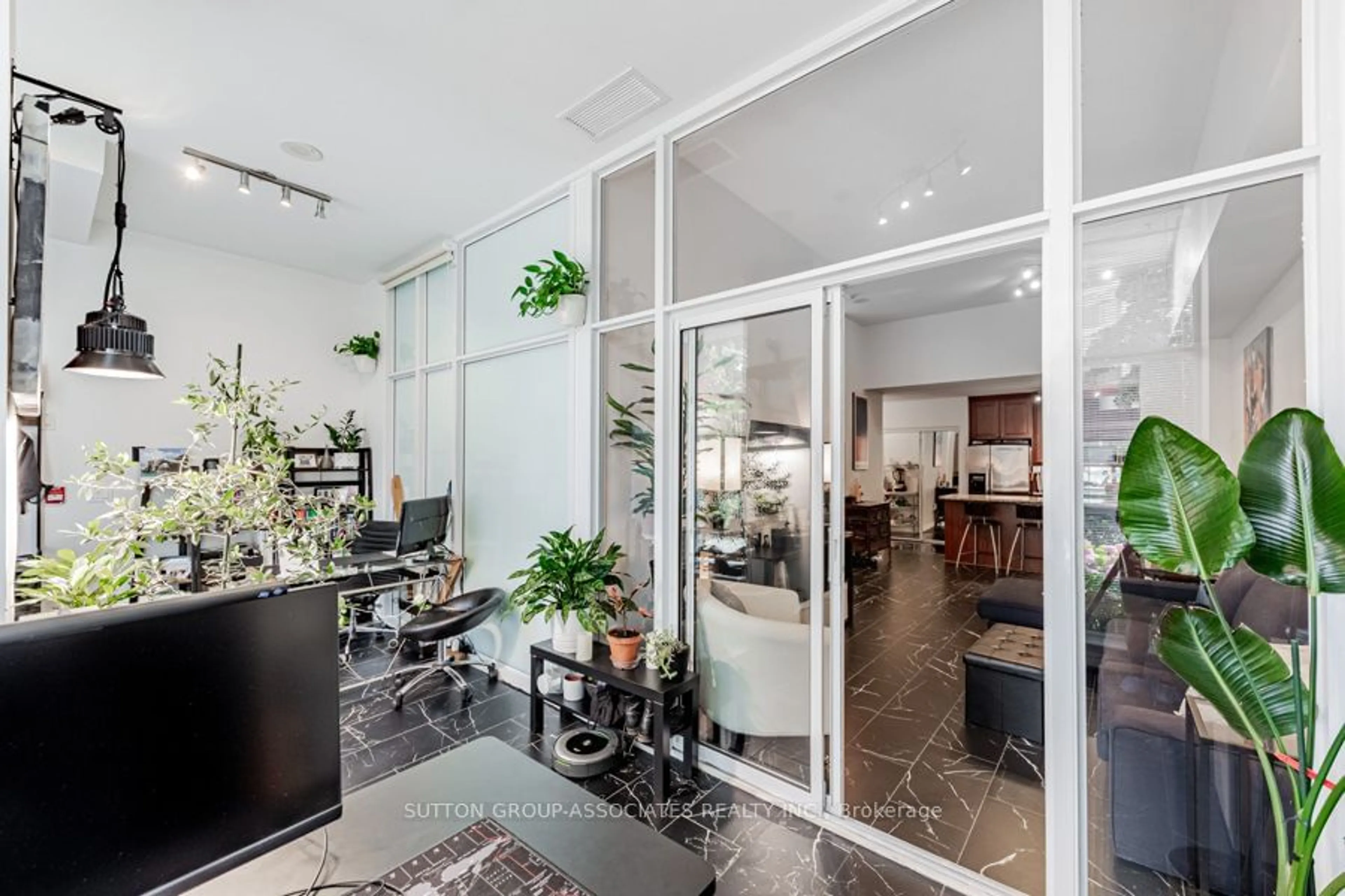 Indoor lobby, ceramic floors for 628 Fleet St #110, Toronto Ontario M5V 1A8