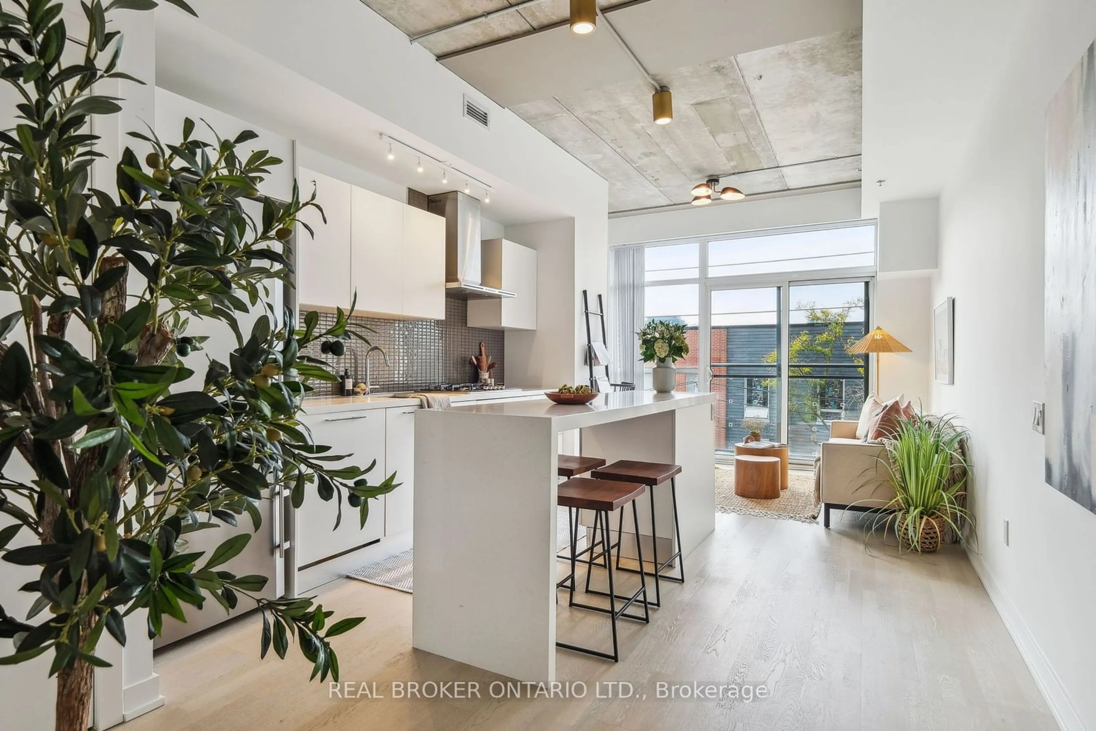 Open concept kitchen for 41 Ossington Ave #303, Toronto Ontario M6J 2Y9