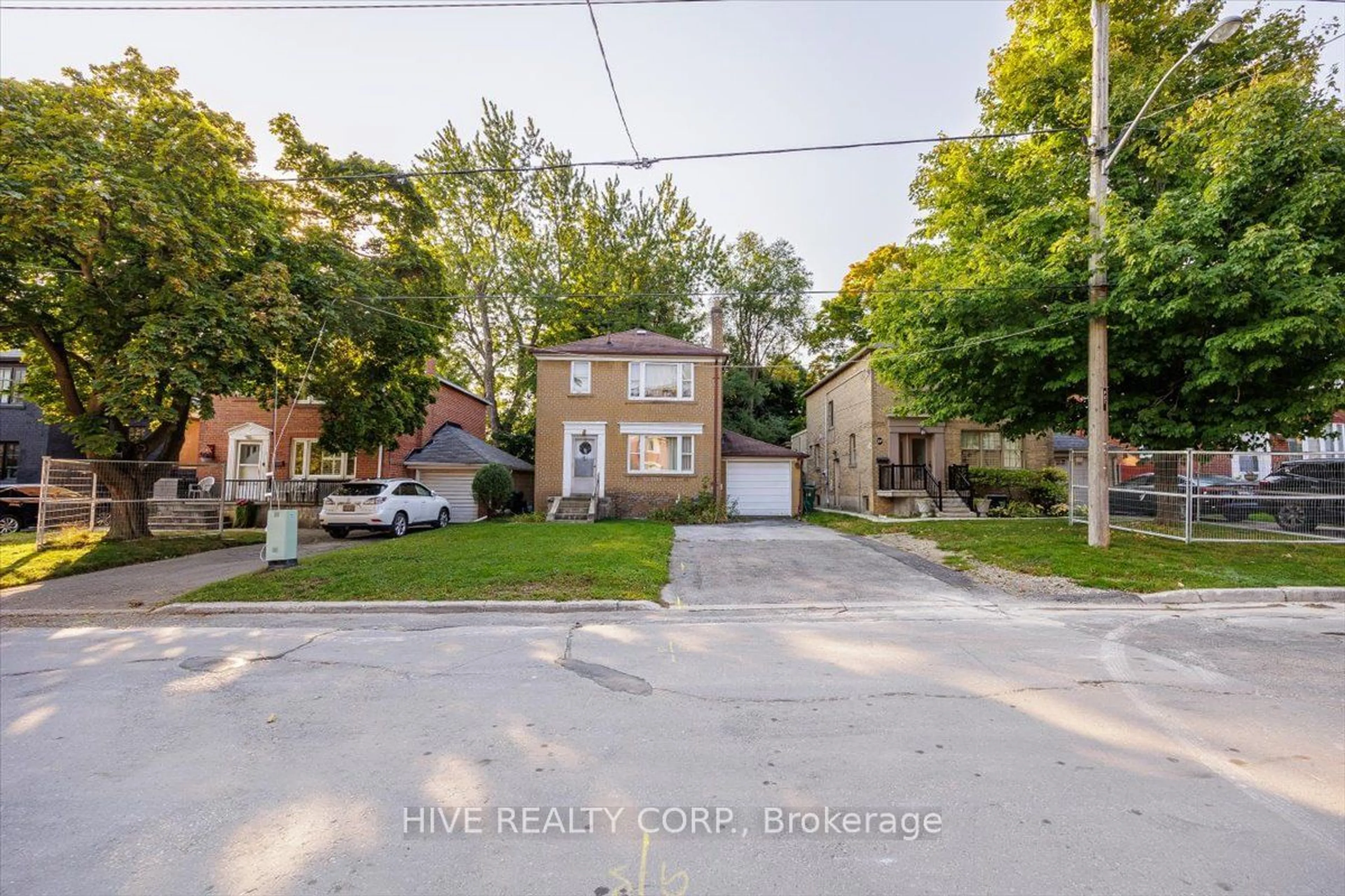 A pic from exterior of the house or condo, the street view for 25 Edinburgh Dr, Toronto Ontario M3H 1B5