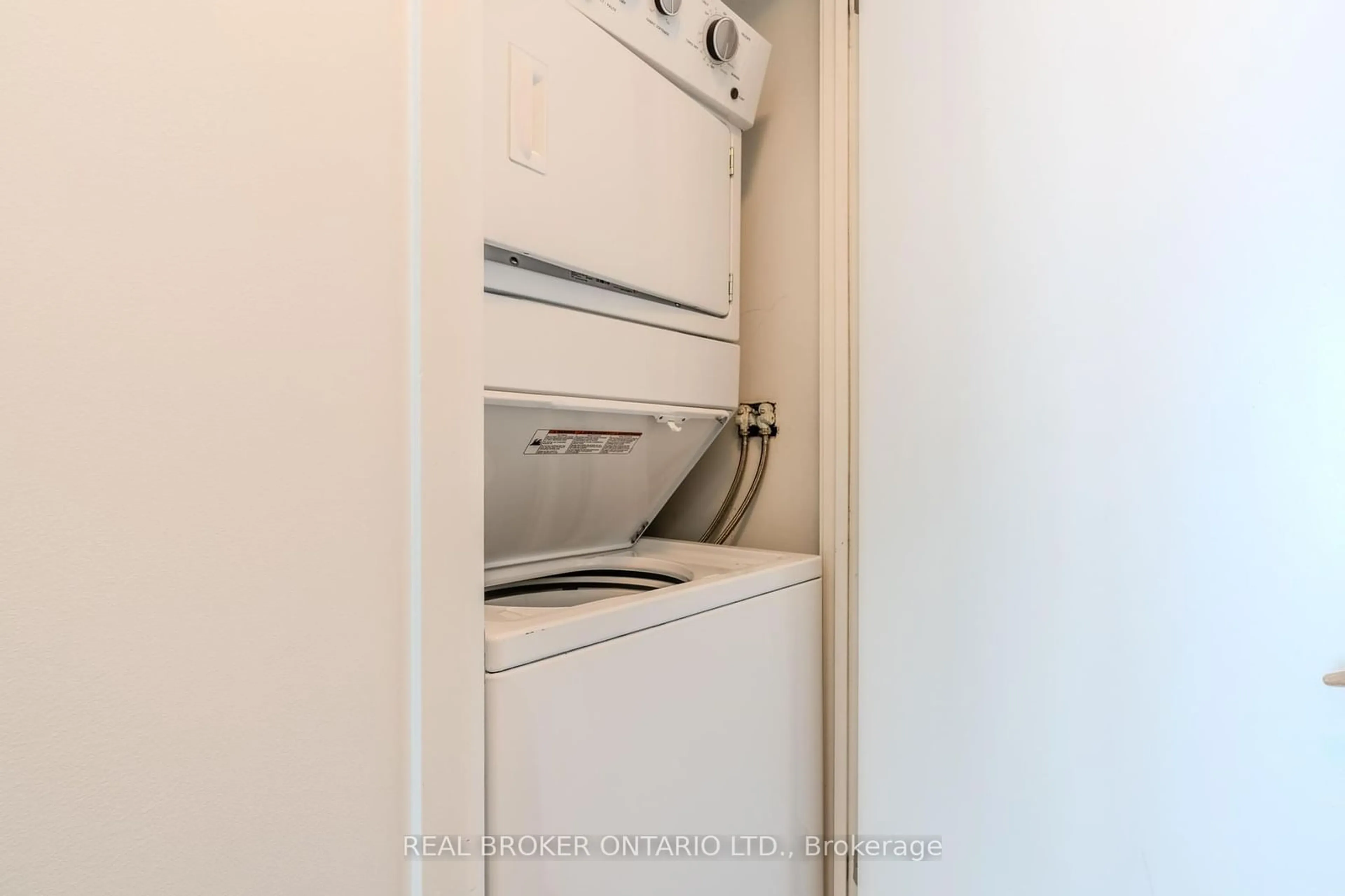 Laundry room for 375 King St #2906, Toronto Ontario M5V 1K5