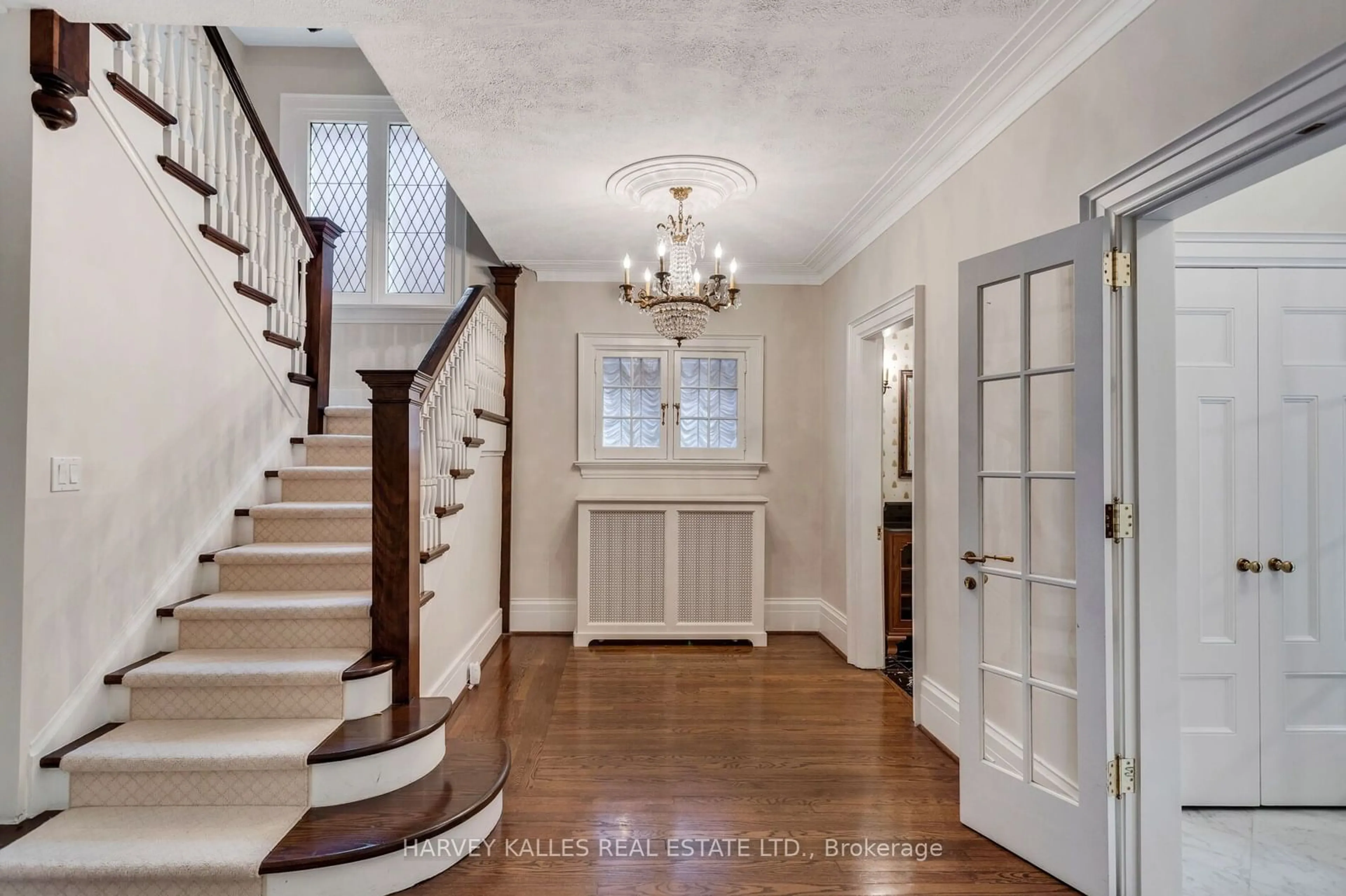 Indoor entryway, wood floors for 8 Binscarth Rd, Toronto Ontario M4W 1Y1