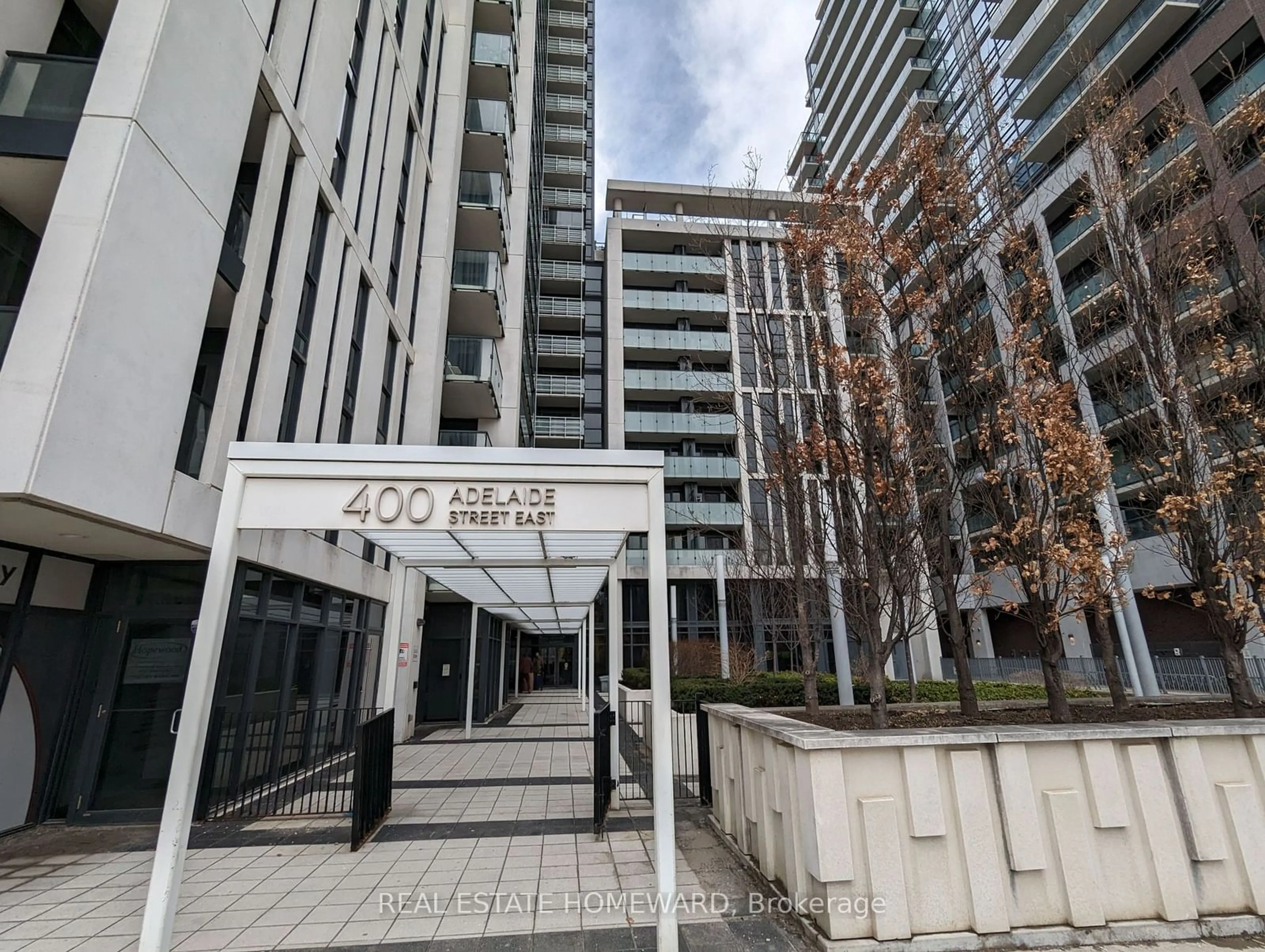 A pic from exterior of the house or condo, the front or back of building for 400 Adelaide St #107, Toronto Ontario M5A 4S3