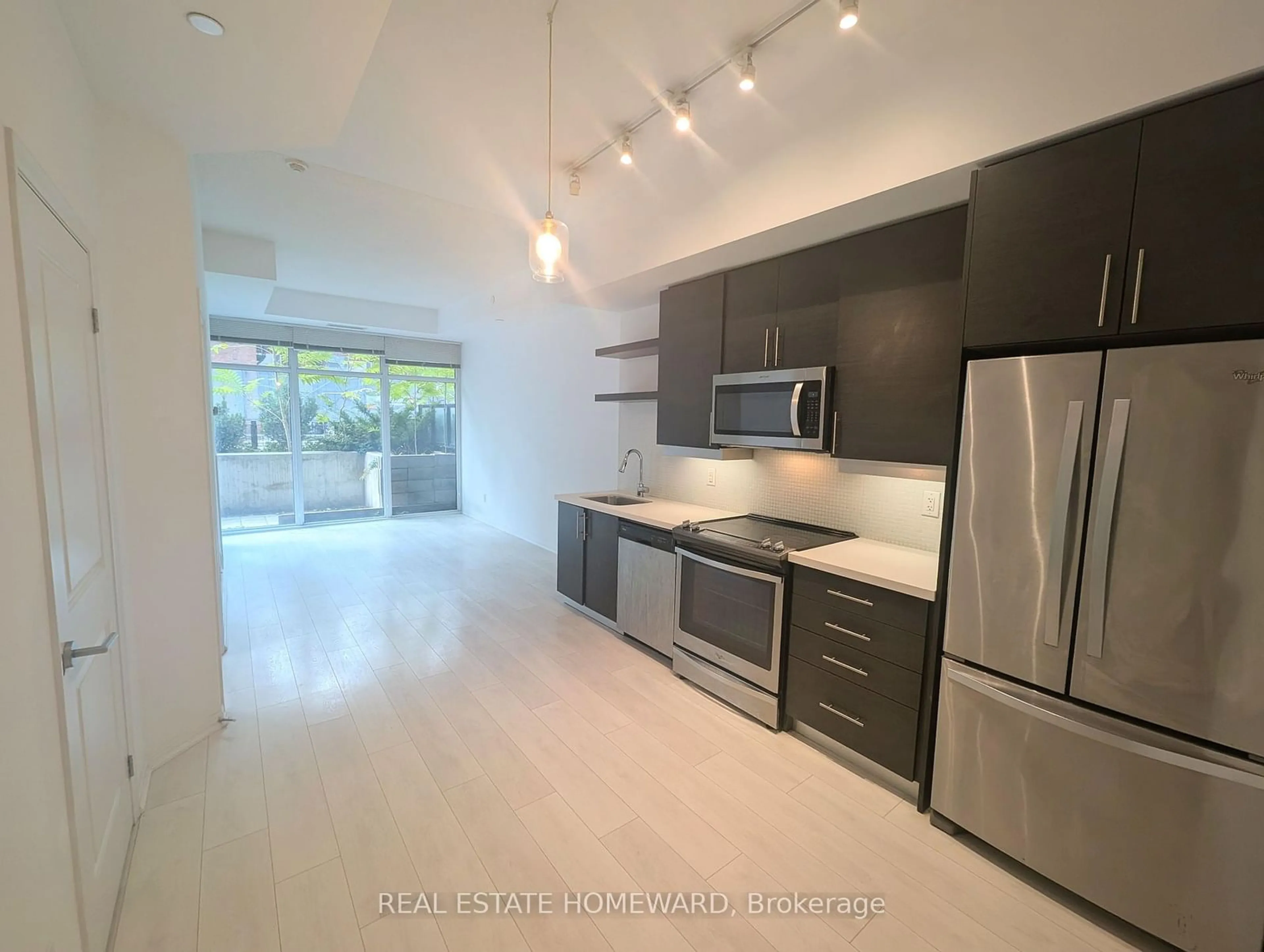 Open concept kitchen for 400 Adelaide St #107, Toronto Ontario M5A 4S3