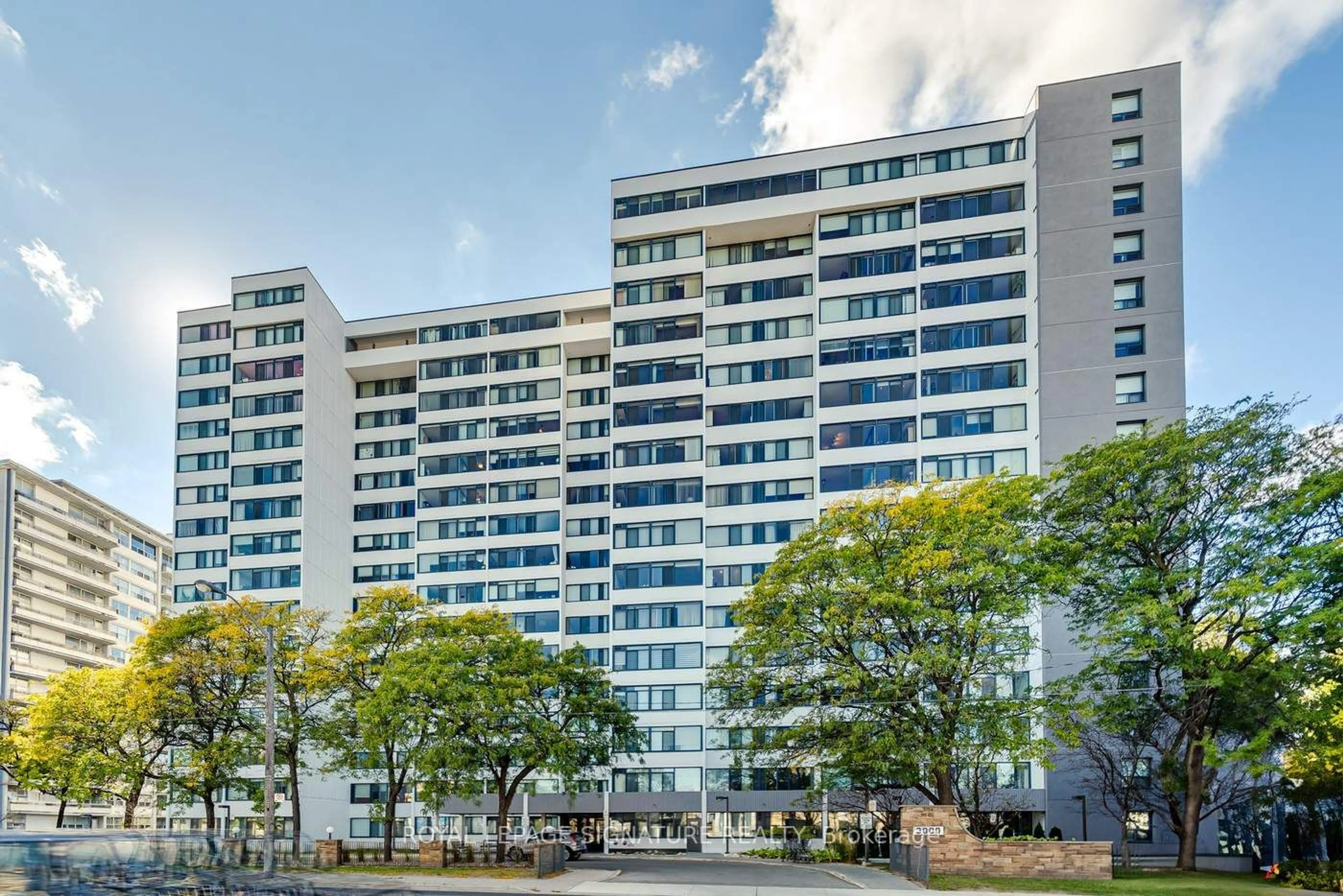 A pic from exterior of the house or condo, the front or back of building for 3000 Bathurst St #1111, Toronto Ontario M6B 3B4