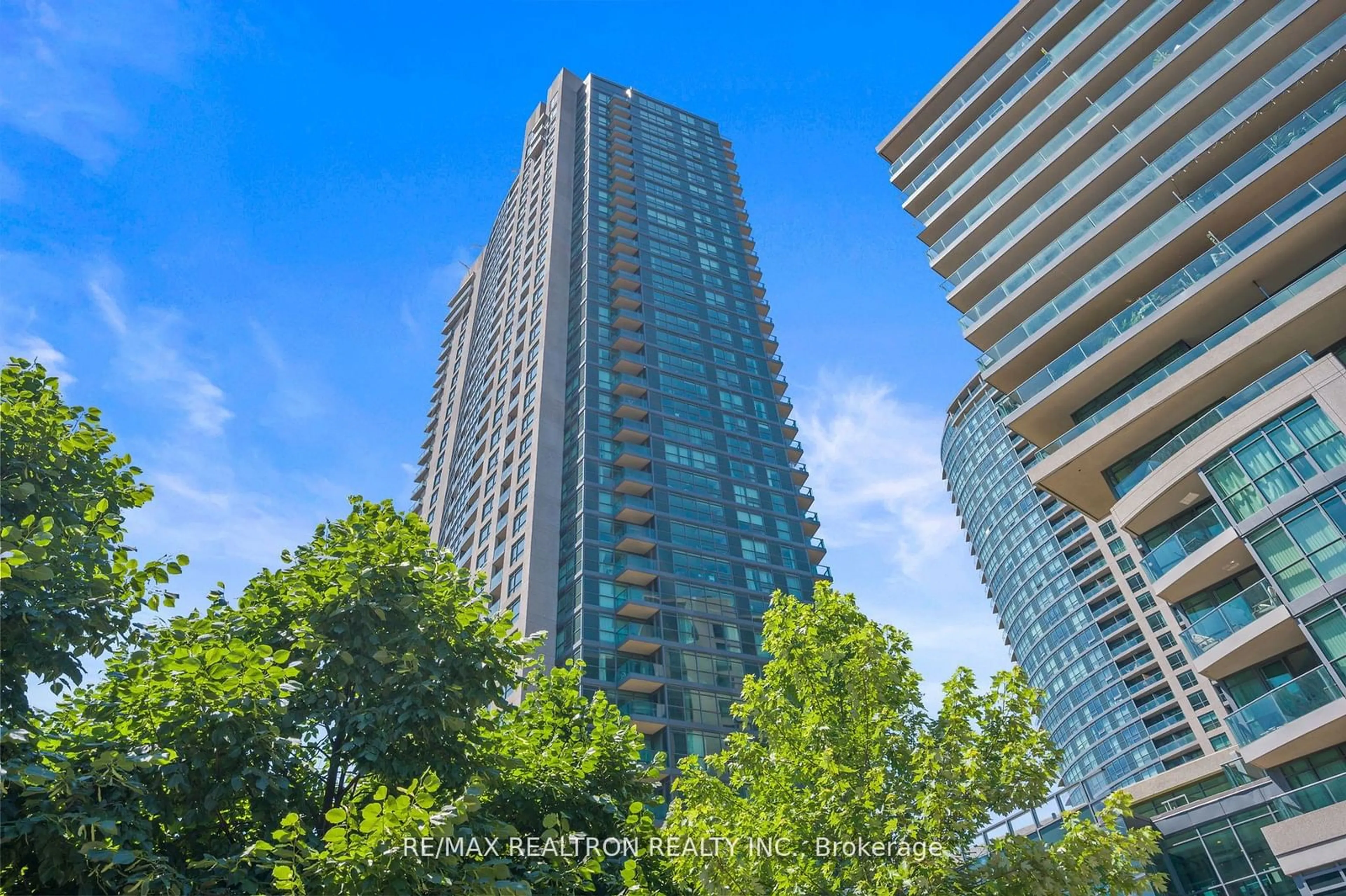 A pic from outside/outdoor area/front of a property/back of a property/a pic from drone, city buildings view from balcony for 209 Fort York Blvd #1265, Toronto Ontario M5V 4A1