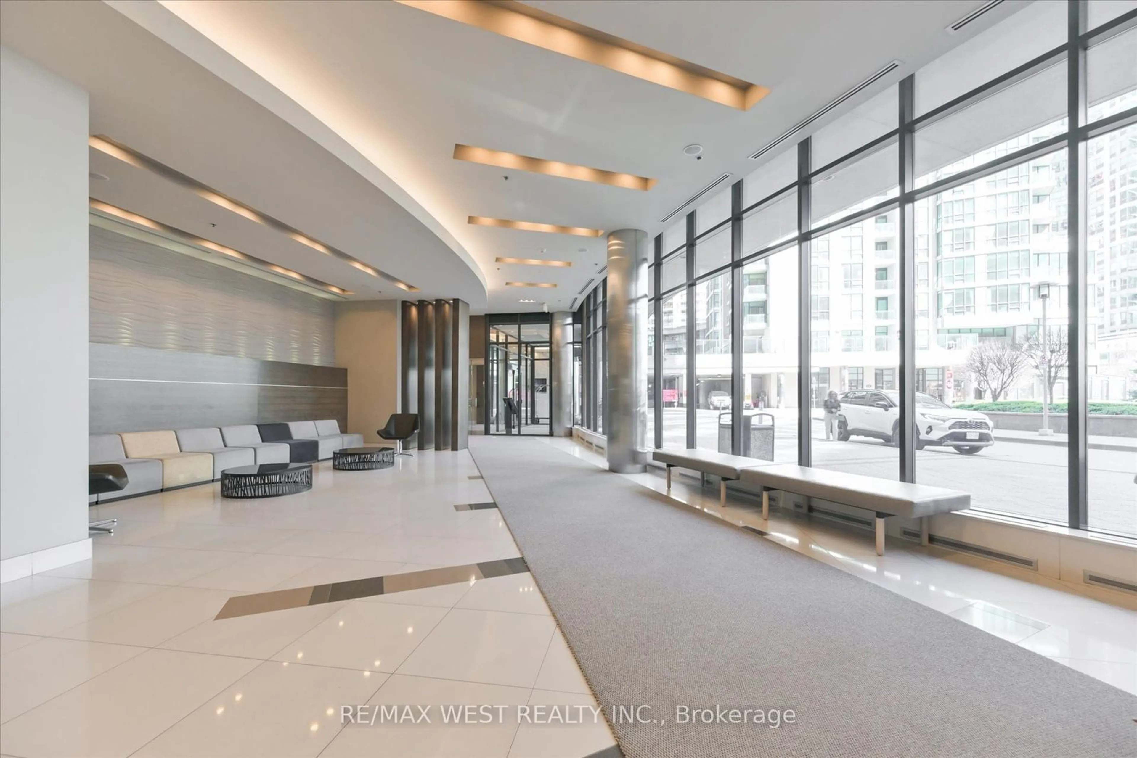 Indoor lobby, ceramic floors for 33 Bay St #1504, Toronto Ontario M5J 2Z3