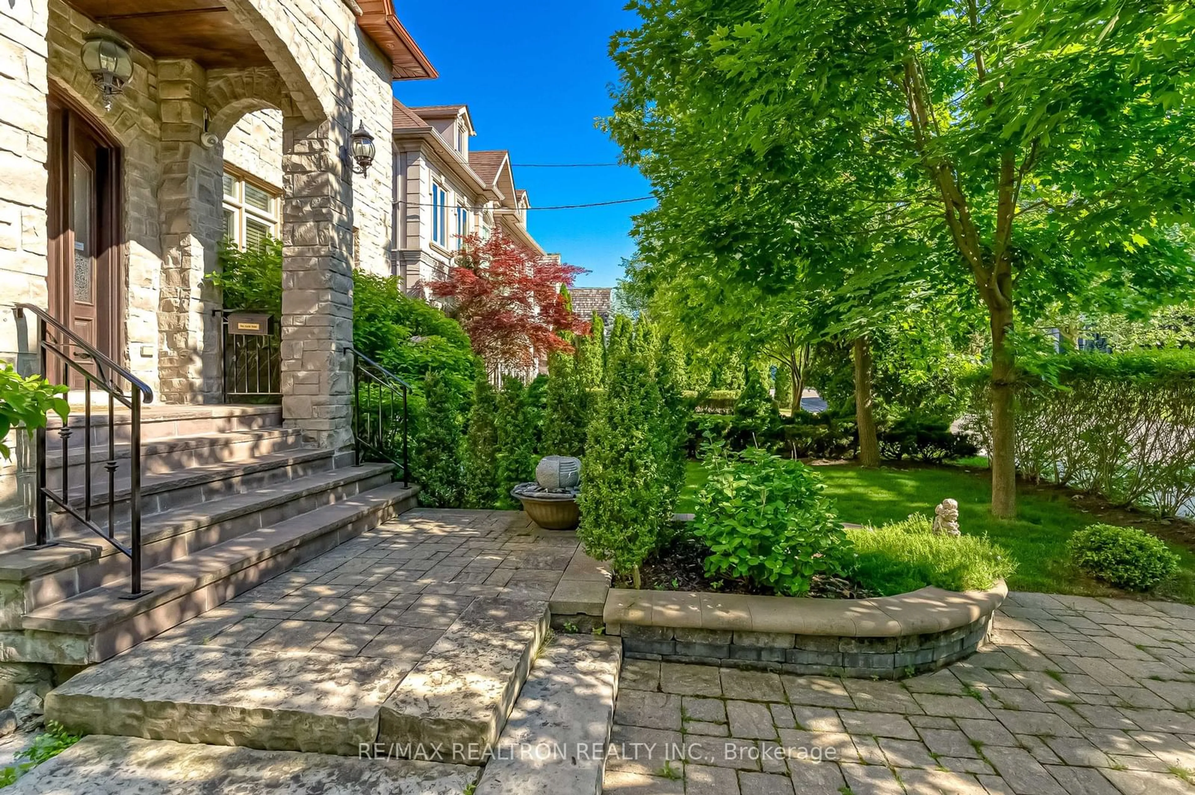 Patio, the street view for 139 Beechwood Ave, Toronto Ontario M2L 1J9