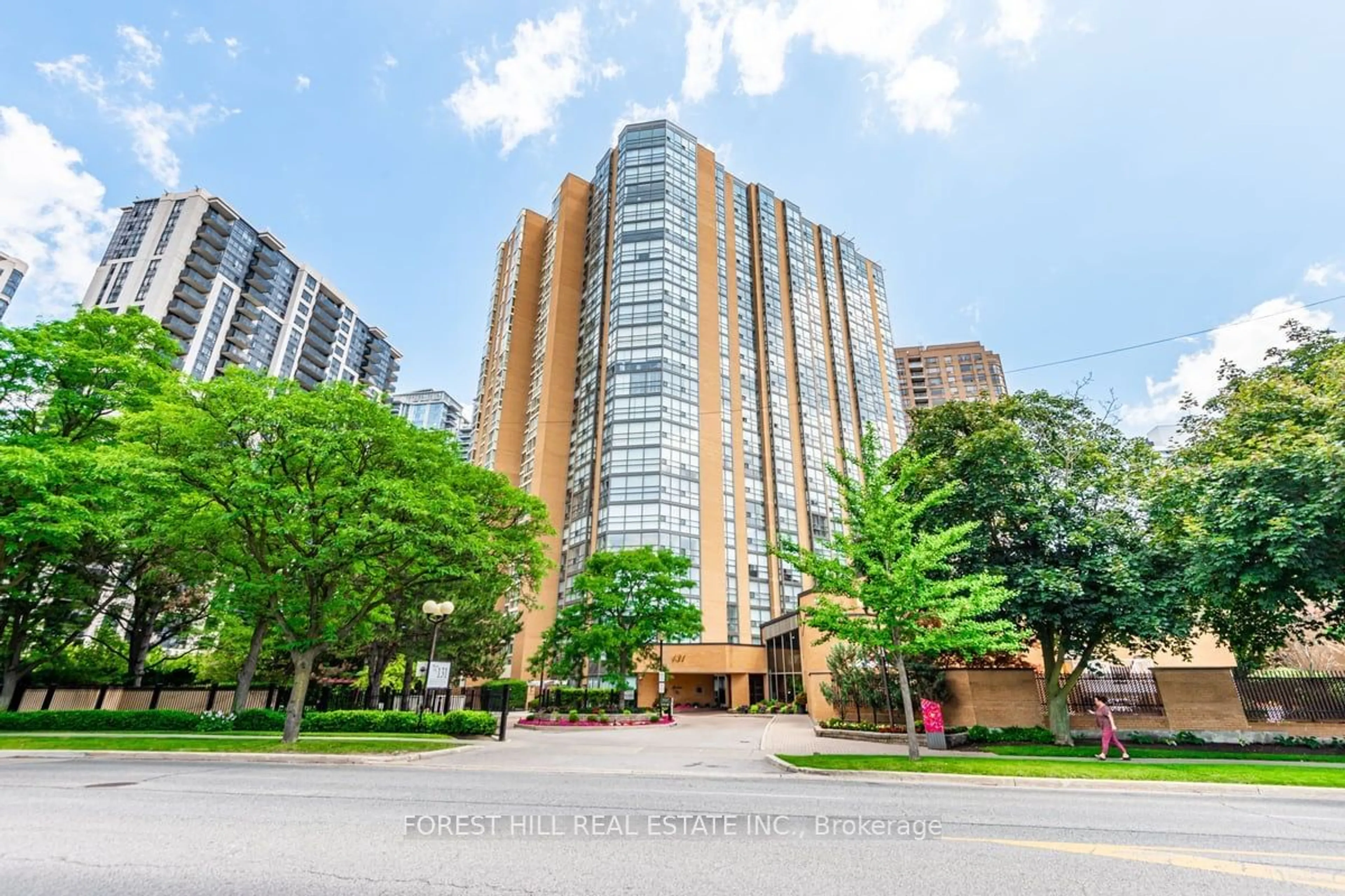 A pic from exterior of the house or condo, the front or back of building for 131 Beecroft Rd #501, Toronto Ontario M2N 6G9