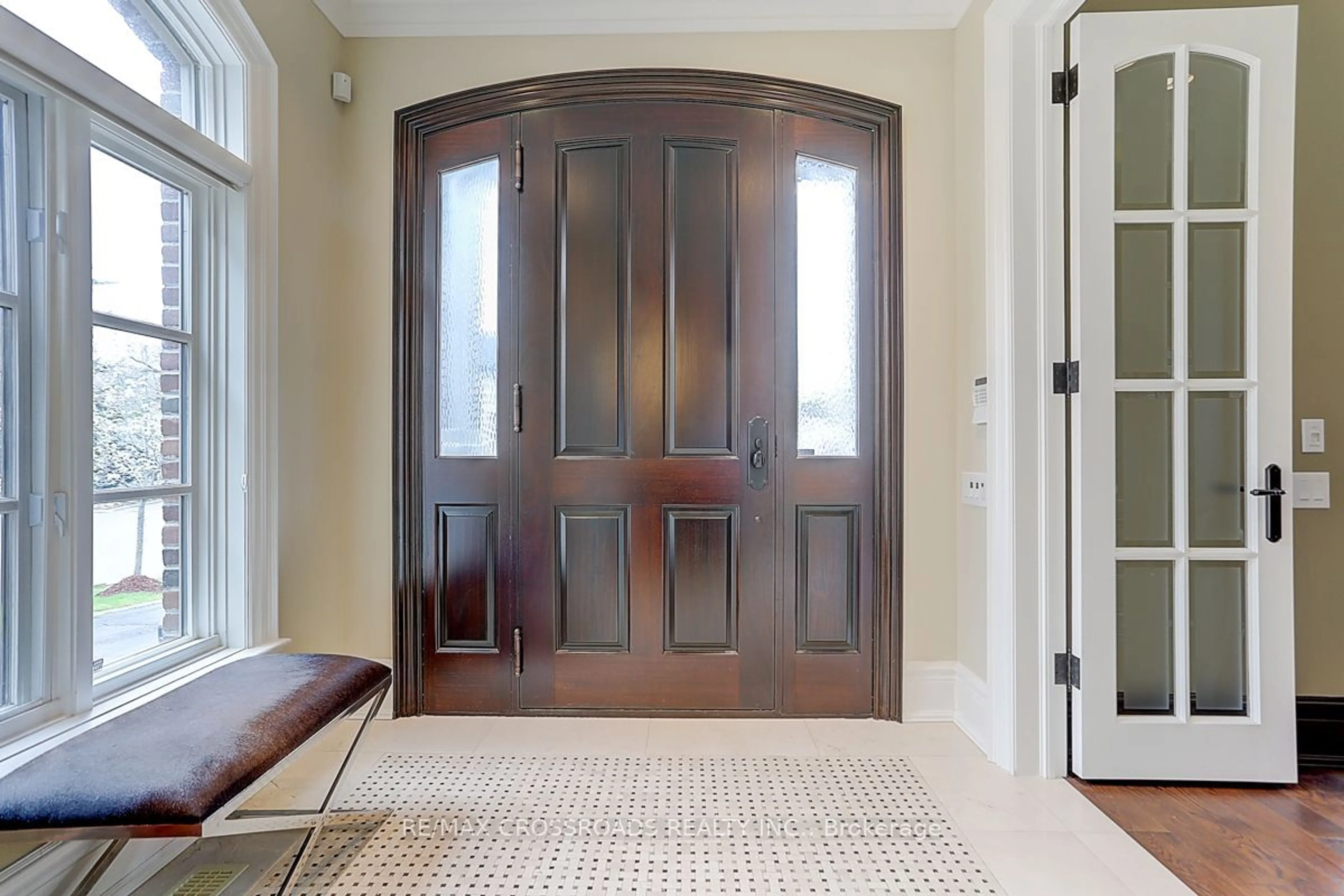 Indoor entryway, wood floors for 2 Sorrel Crt, Toronto Ontario M2K 1T7