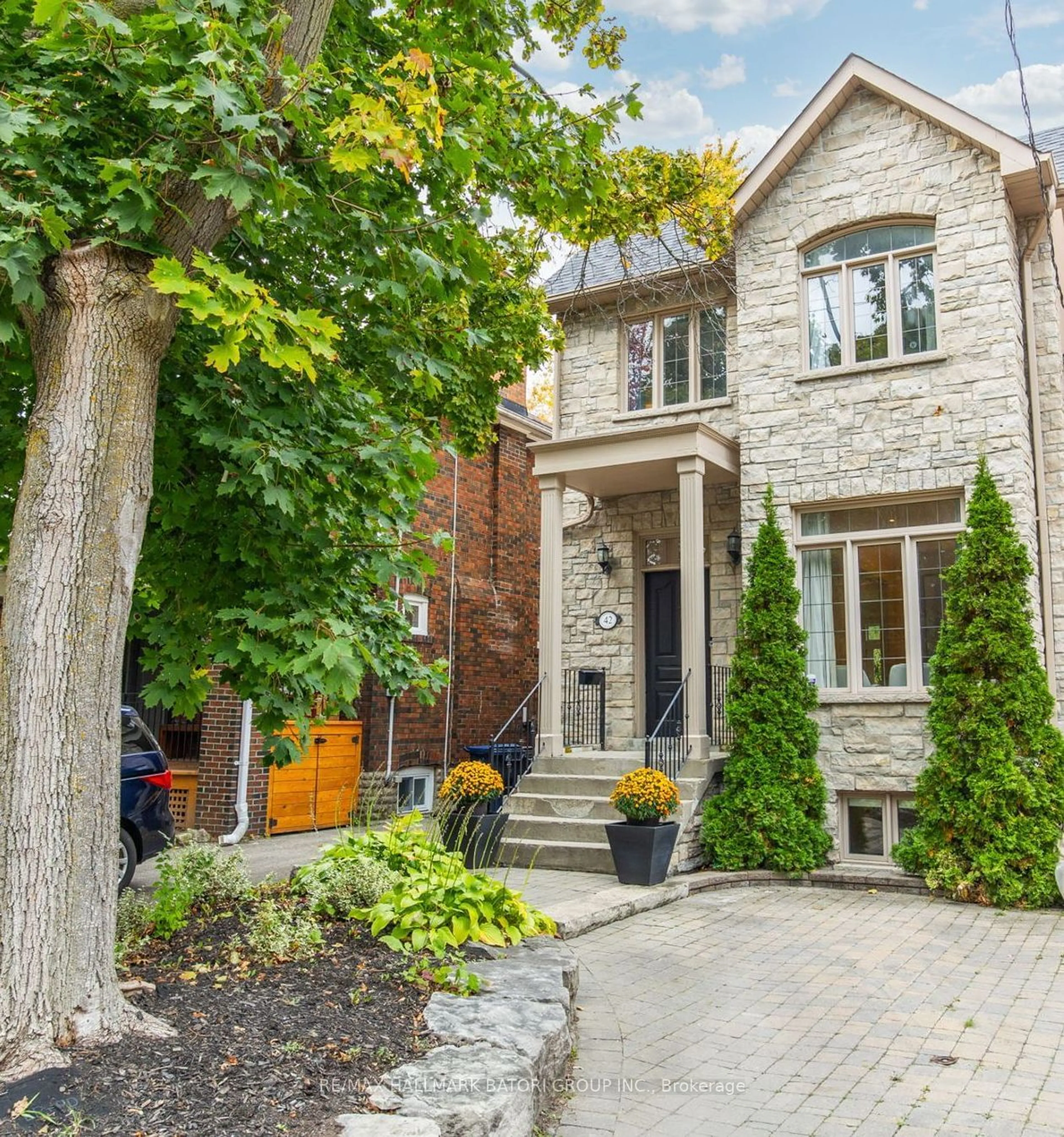 Home with brick exterior material for 42 Douglas Ave, Toronto Ontario M5M 1G5