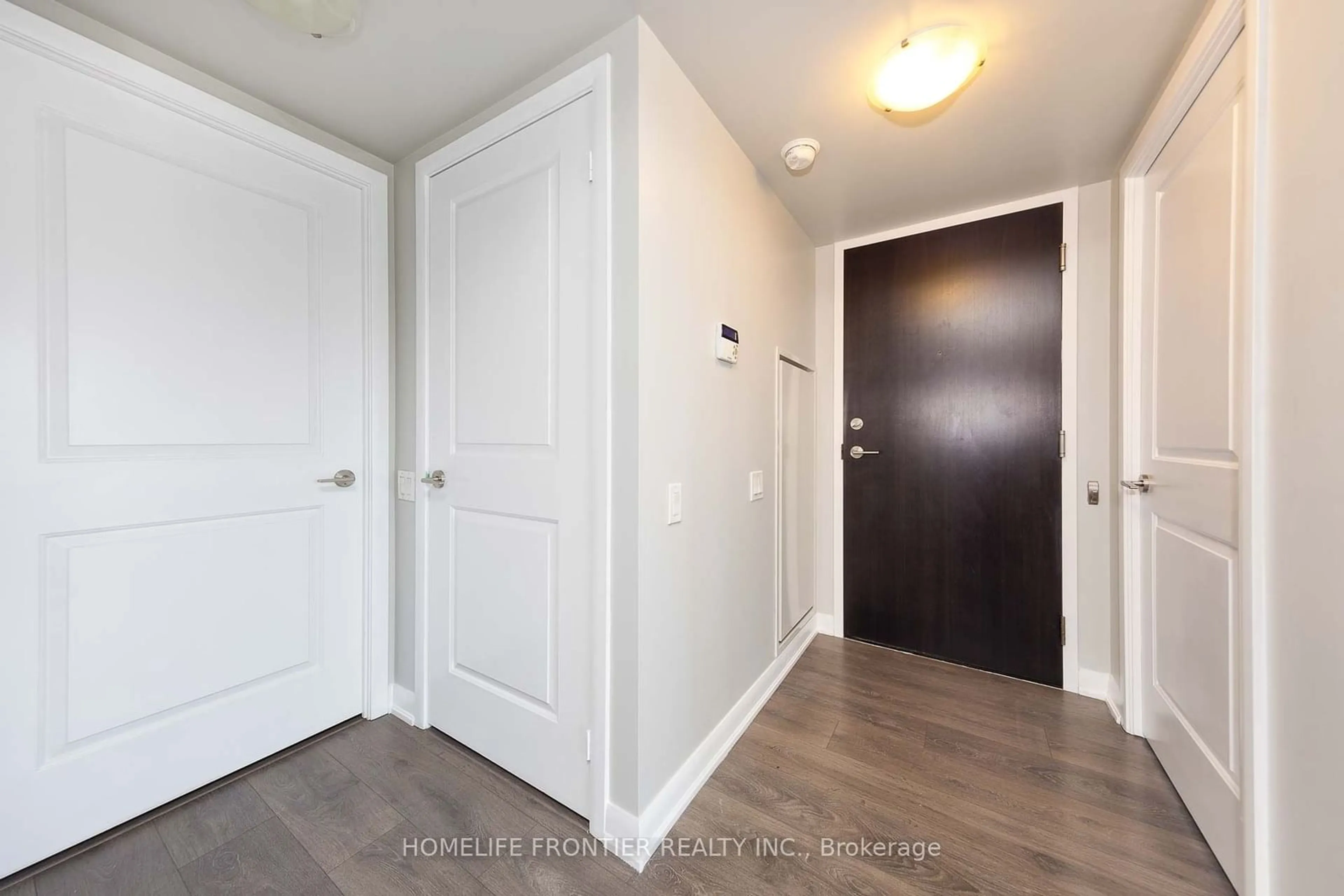 Indoor entryway for 5162 Yonge St #2005, Toronto Ontario M2N 6L9