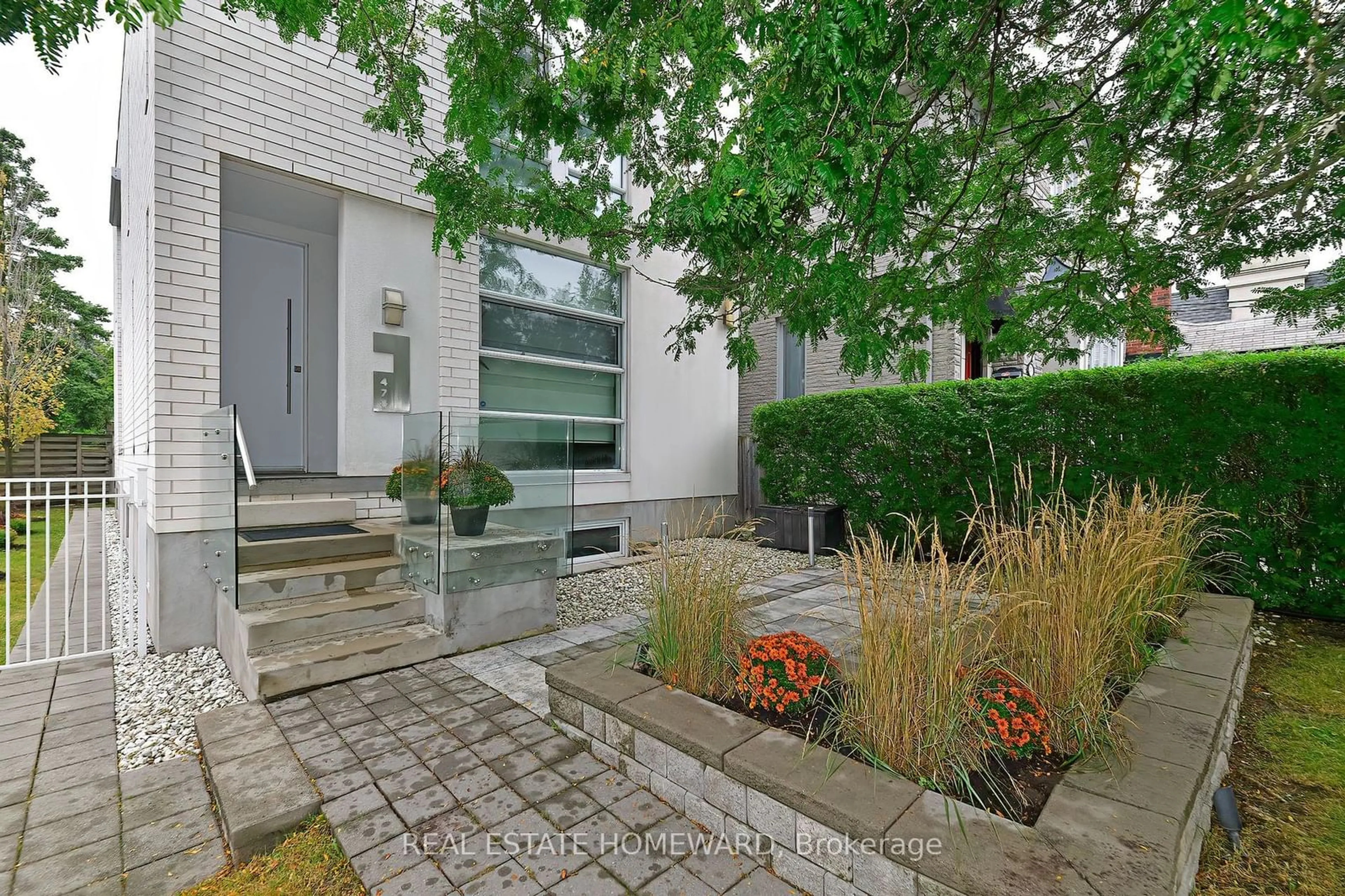 A pic from exterior of the house or condo for 478 Melrose Ave, Toronto Ontario M5M 1Z9