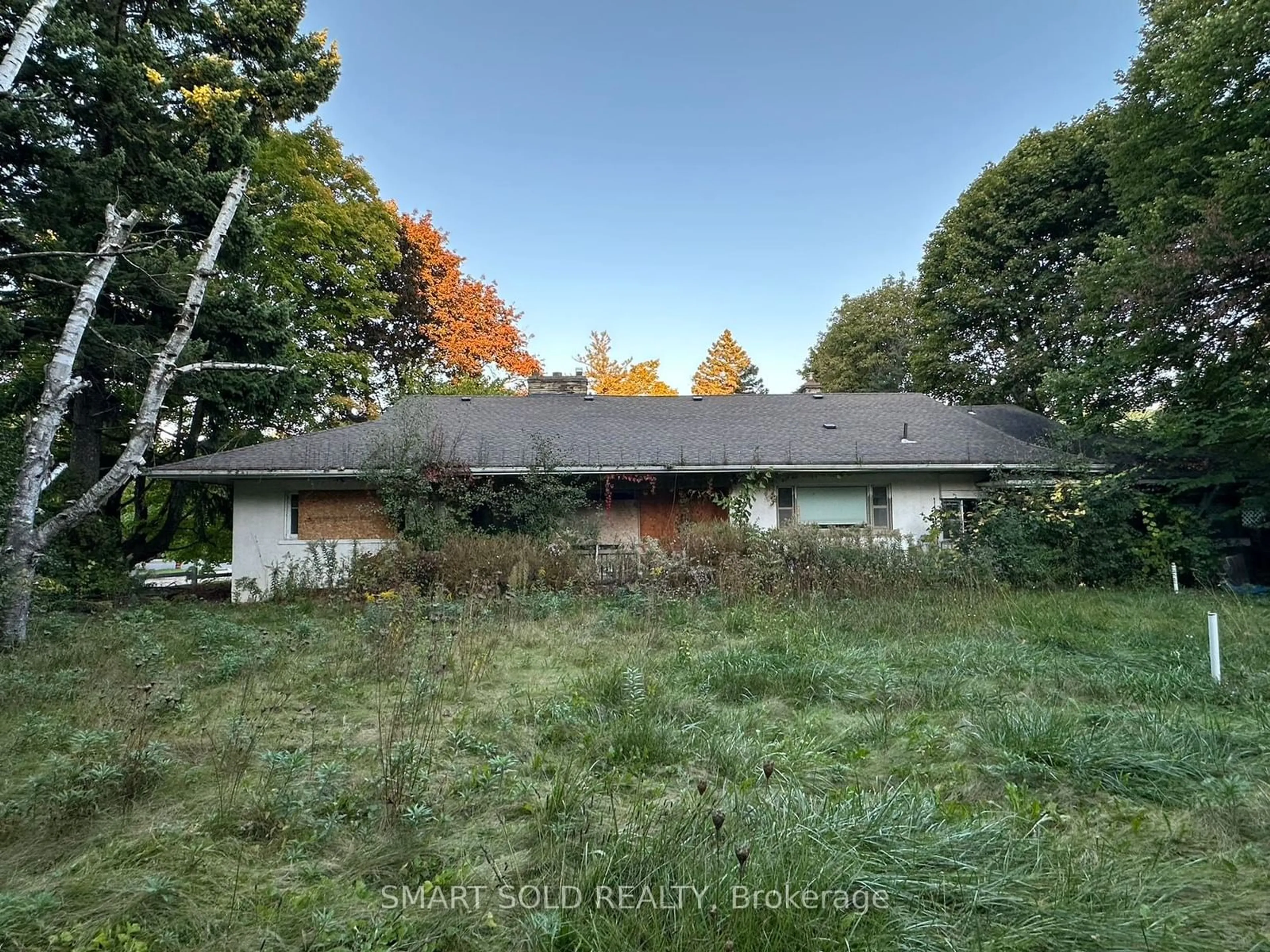 Frontside or backside of a home, cottage for 195 Valley Rd, Toronto Ontario M2L 2Y8