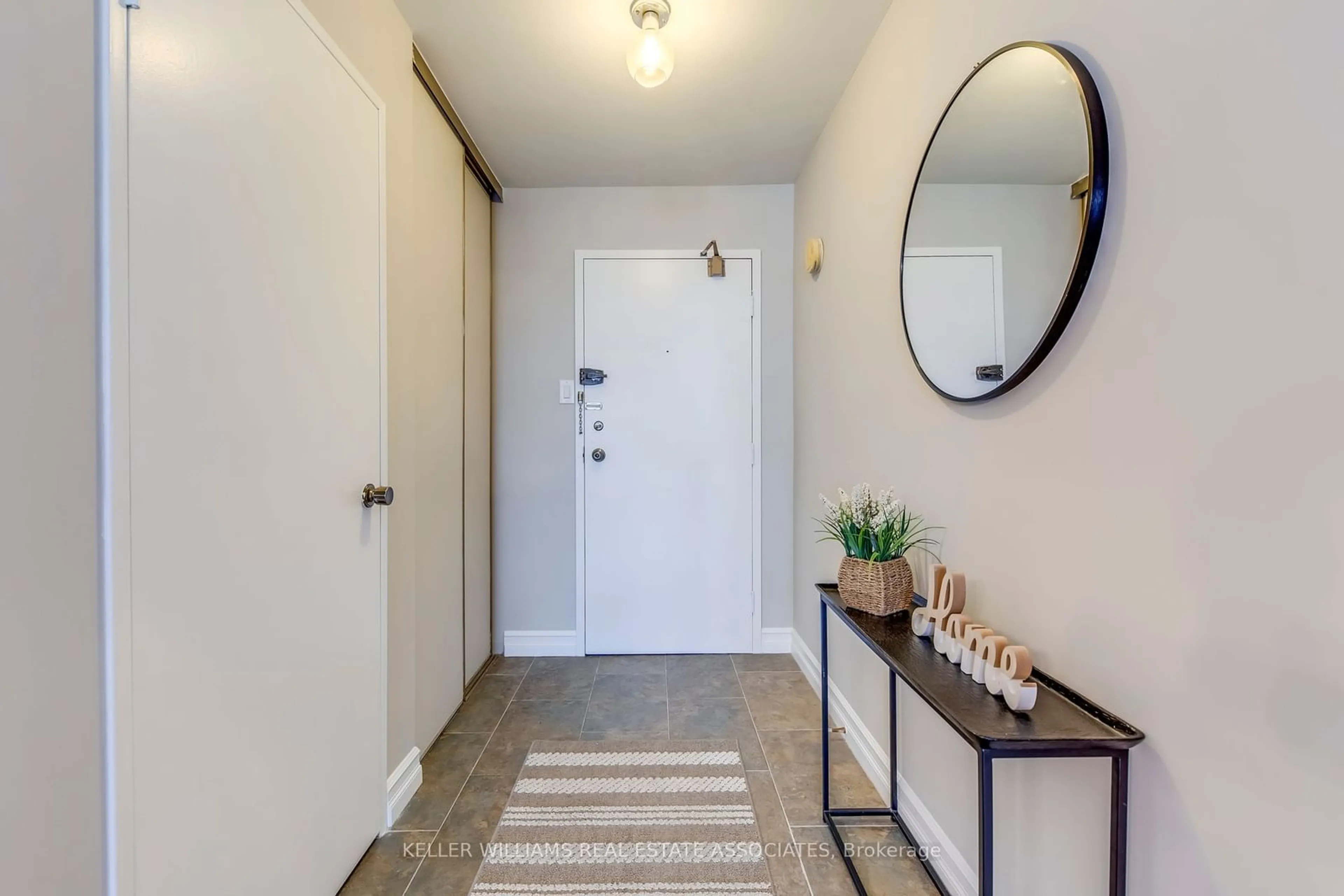 Indoor entryway for 10 Tangreen Crt #1203, Toronto Ontario M2M 4B9