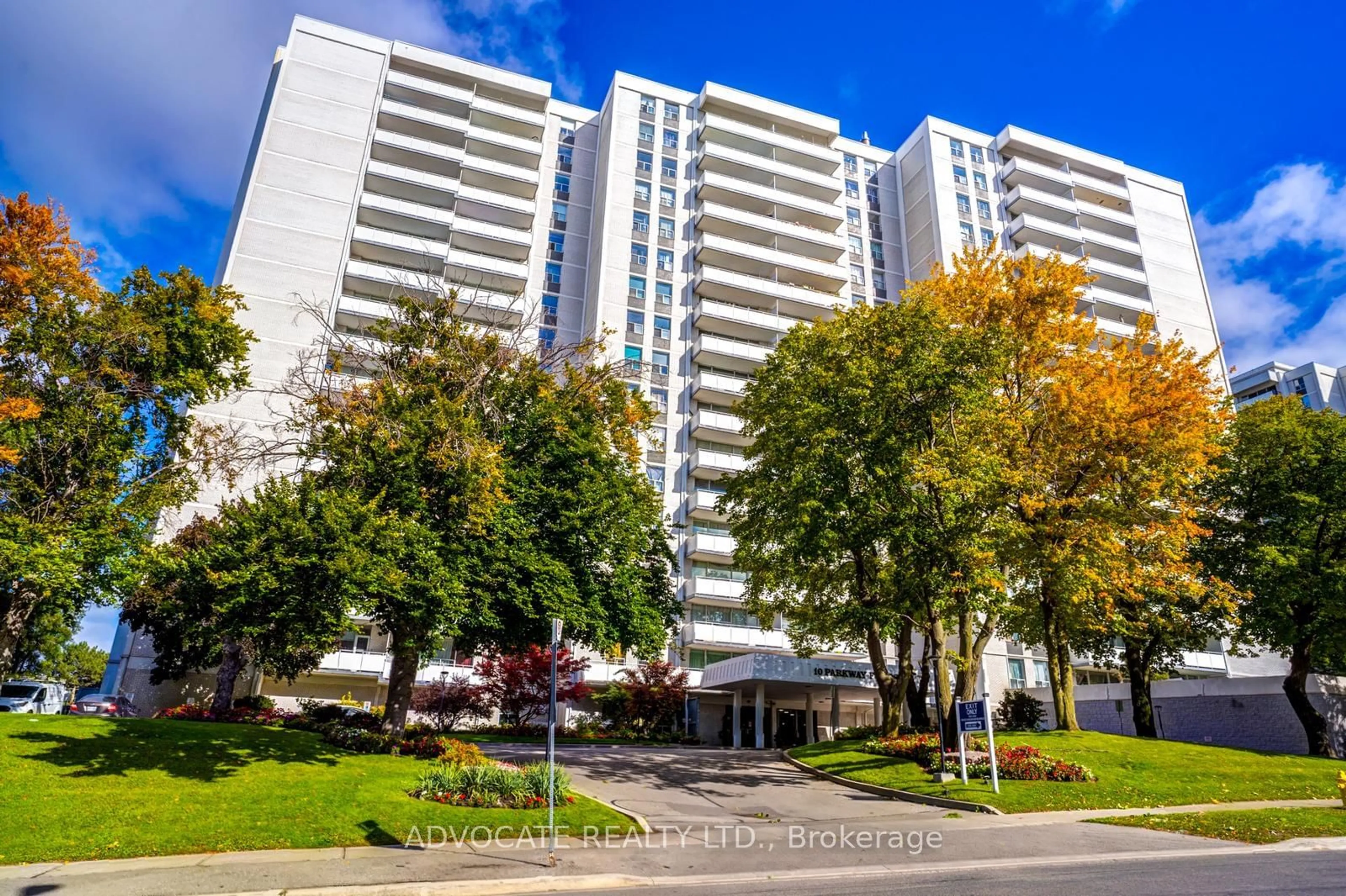 A pic from exterior of the house or condo, the front or back of building for 10 Parkway Forest Dr #802, Toronto Ontario M2J 1L3