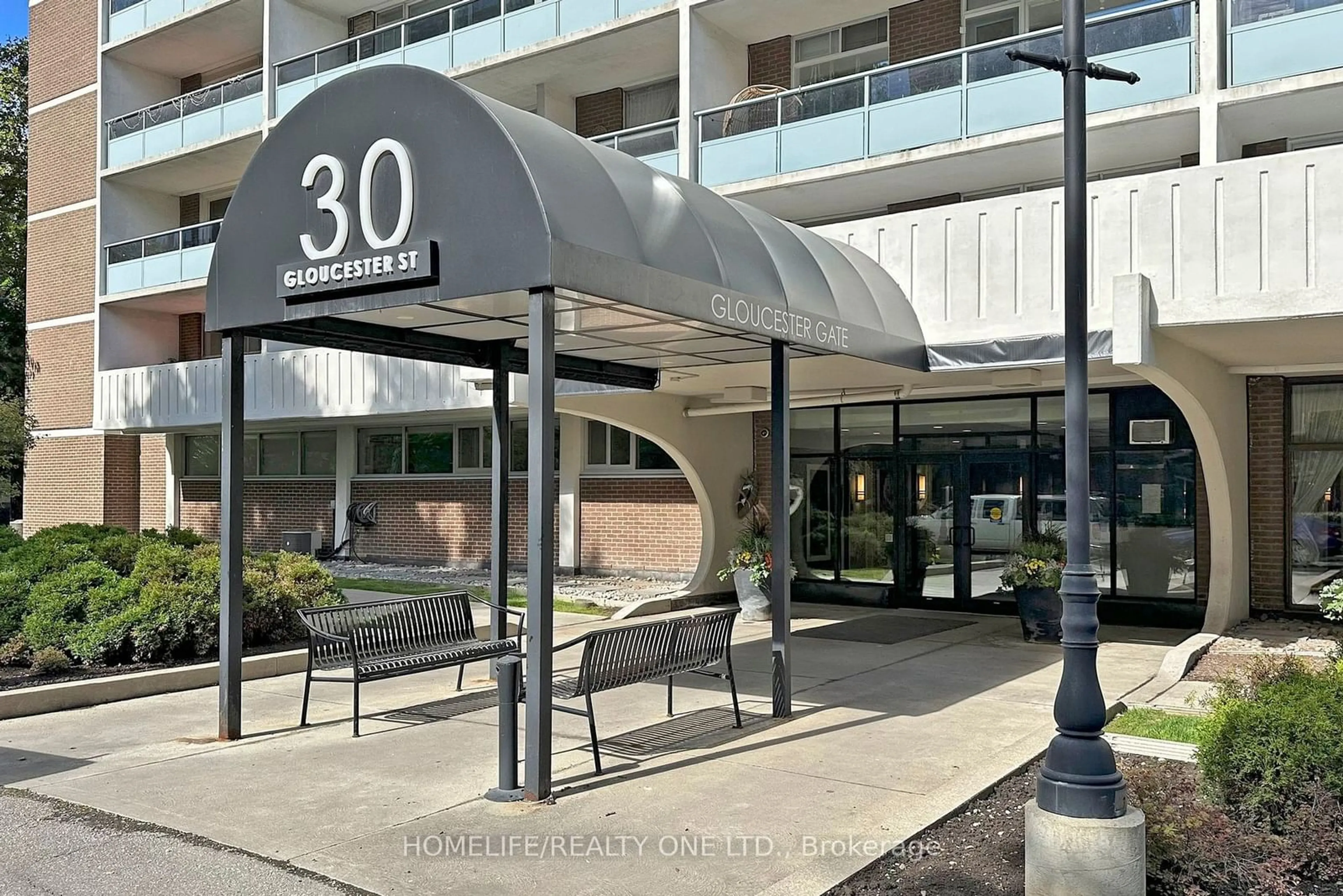 Indoor foyer for 30 Gloucester St #404, Toronto Ontario M4Y 1L6