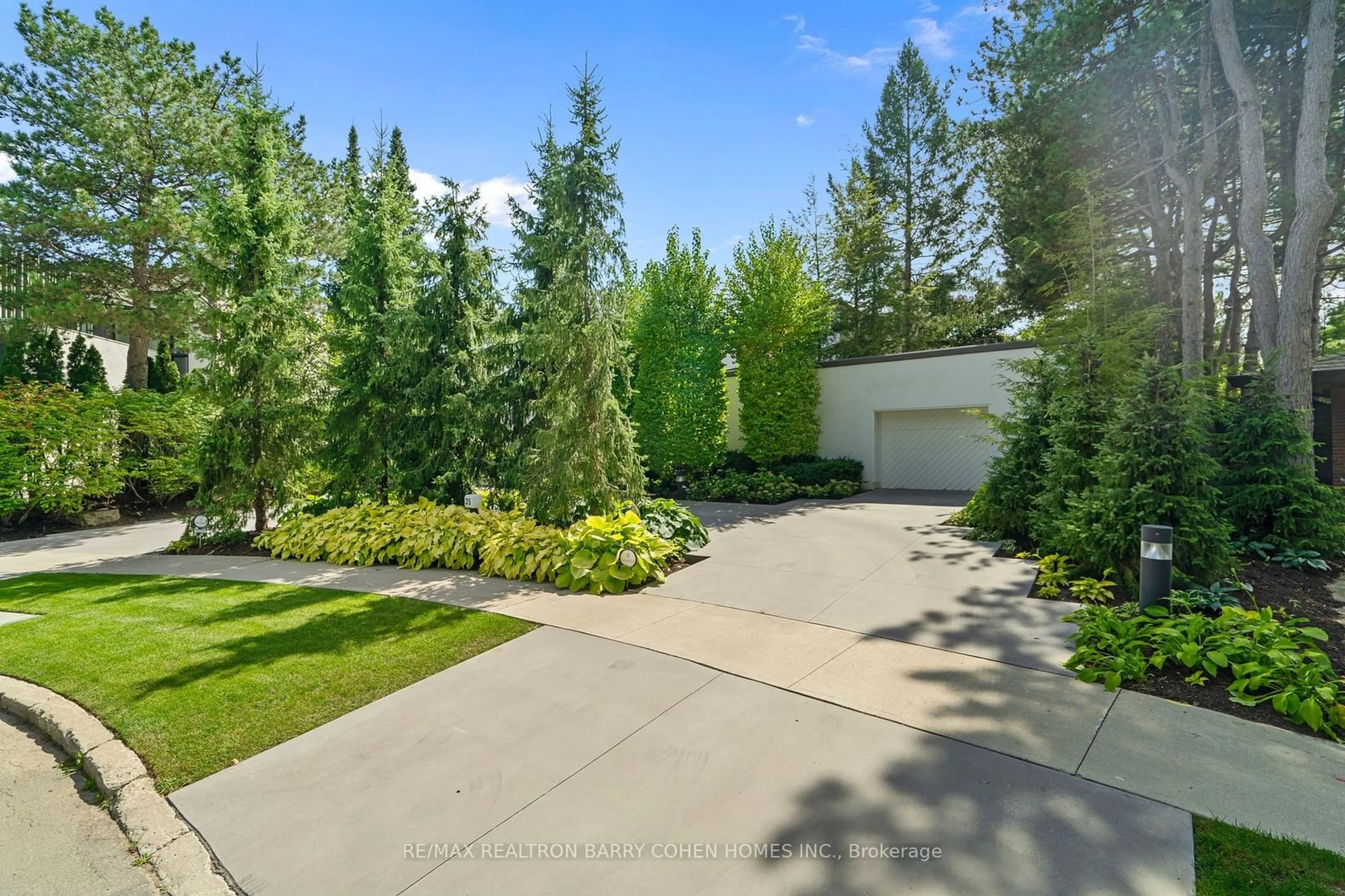 A pic from exterior of the house or condo, the fenced backyard for 25 Misty Cres, Toronto Ontario M3B 1T2