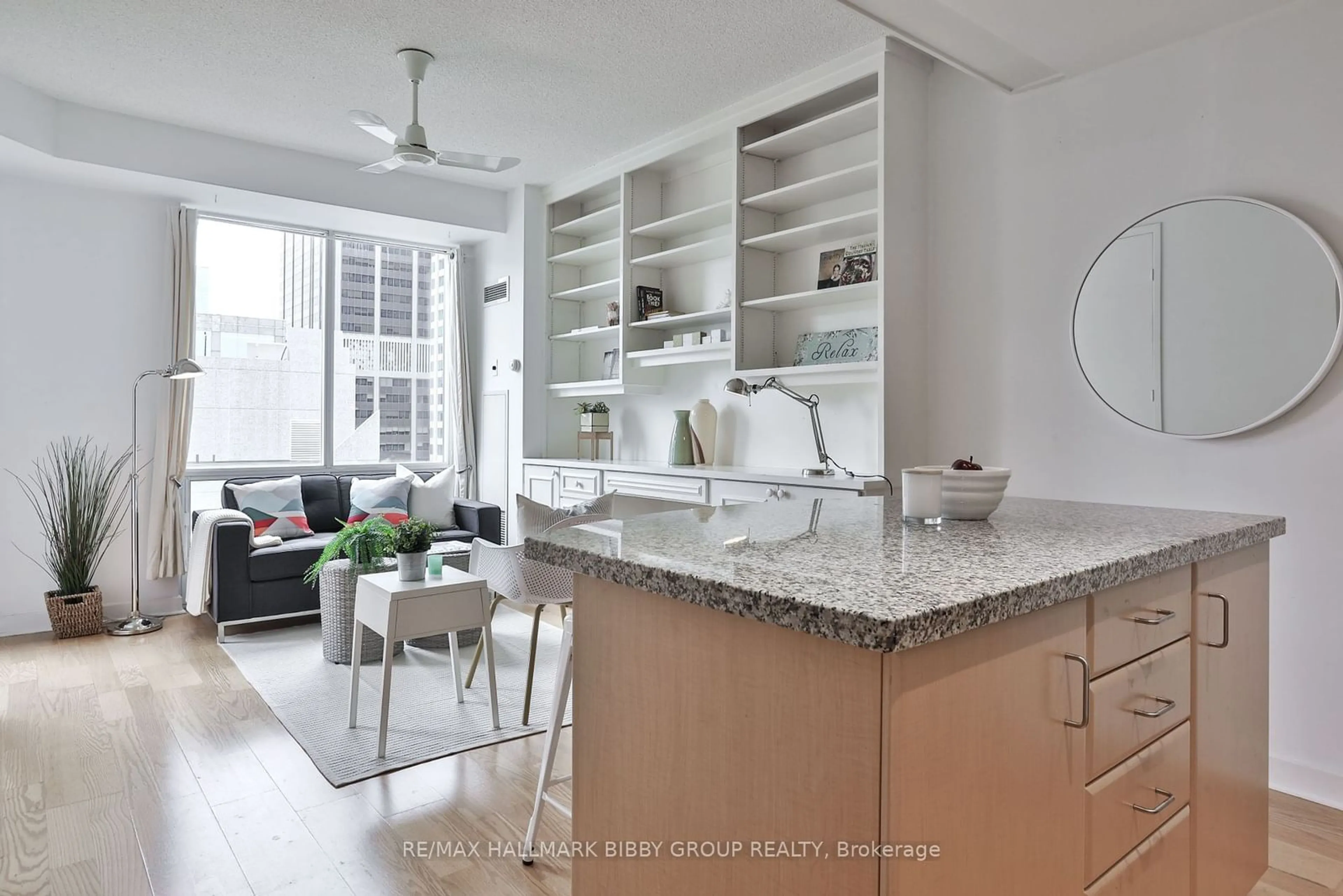 Open concept kitchen for 85 Bloor St #PH09, Toronto Ontario M4W 3Y1