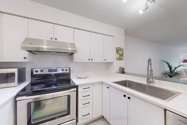 Additional property image - 95 Prince Arthur Ave Unit 311