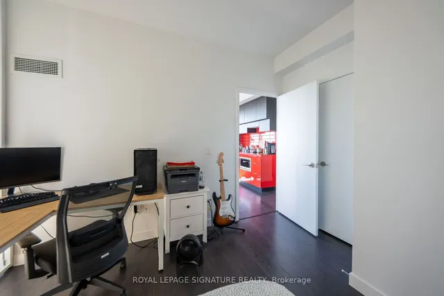 Additional property image - 8 Eglinton Ave Unit 3802