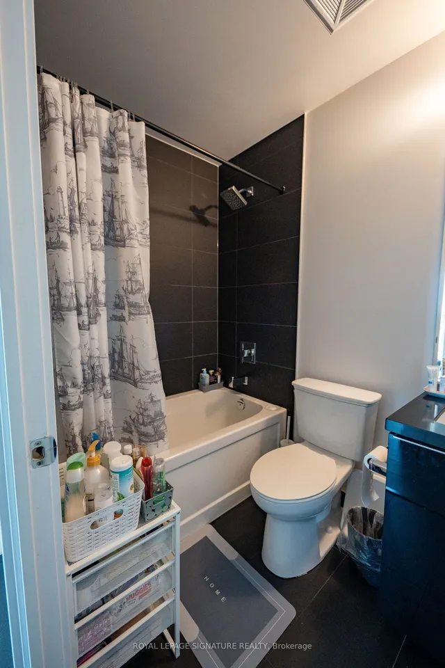 Additional property image - 8 Eglinton Ave Unit 3802