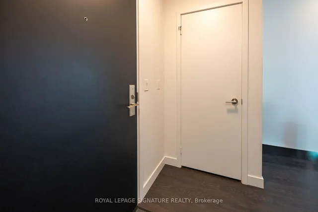Additional property image - 8 Eglinton Ave Unit 3802