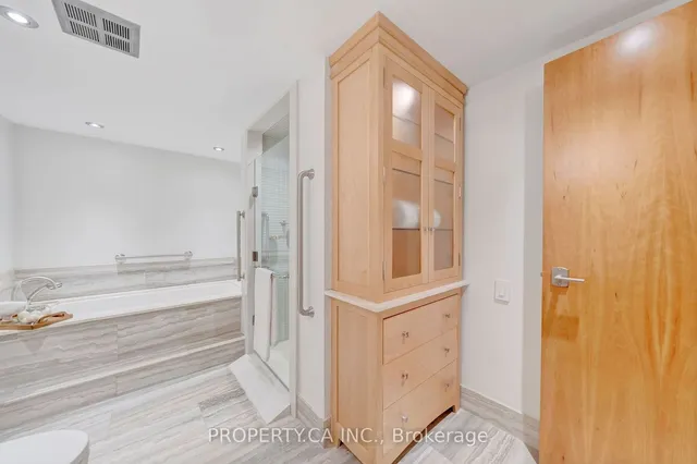 Additional property image - 1 Concorde Pl Unit 606