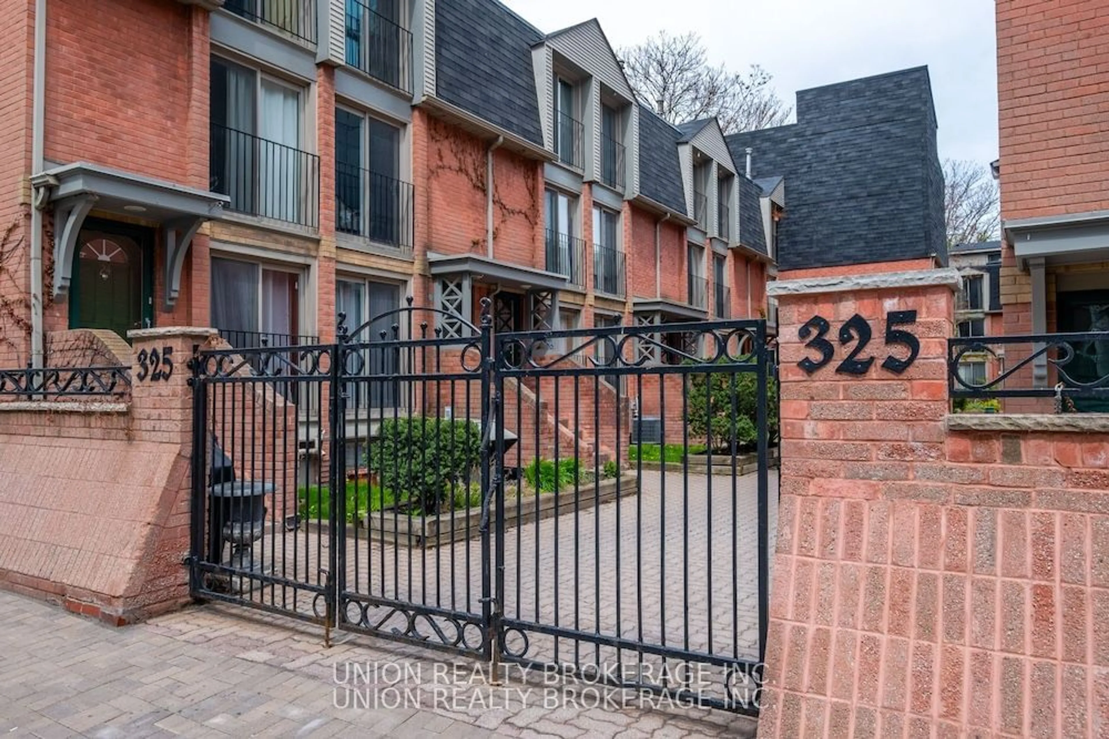 A pic from exterior of the house or condo, the fenced backyard for 325 Jarvis St #17, Toronto Ontario M5B 2C2