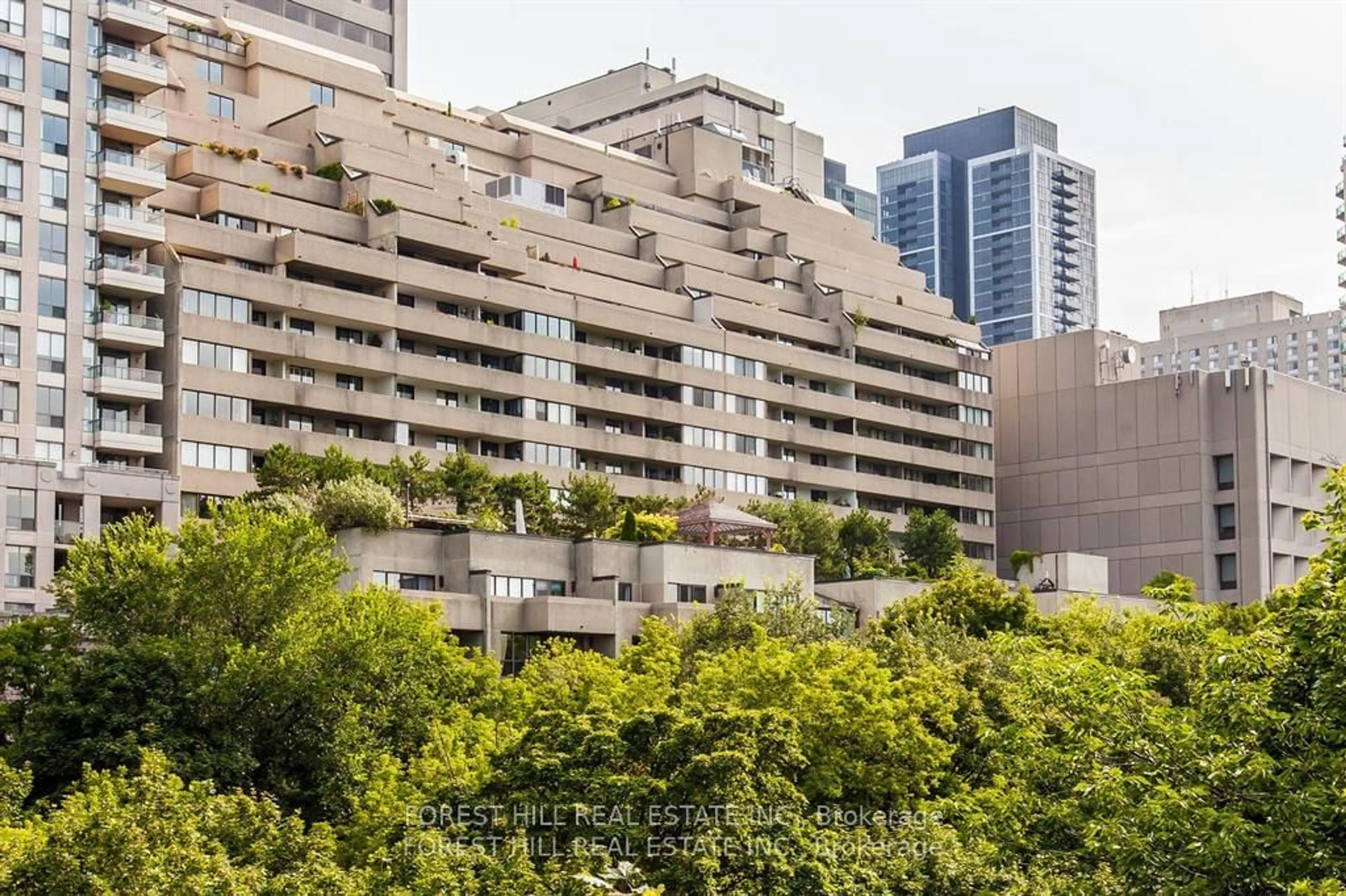 A pic from exterior of the house or condo, the view of city buildings for 360 Bloor St #110, Toronto Ontario M4W 3M3