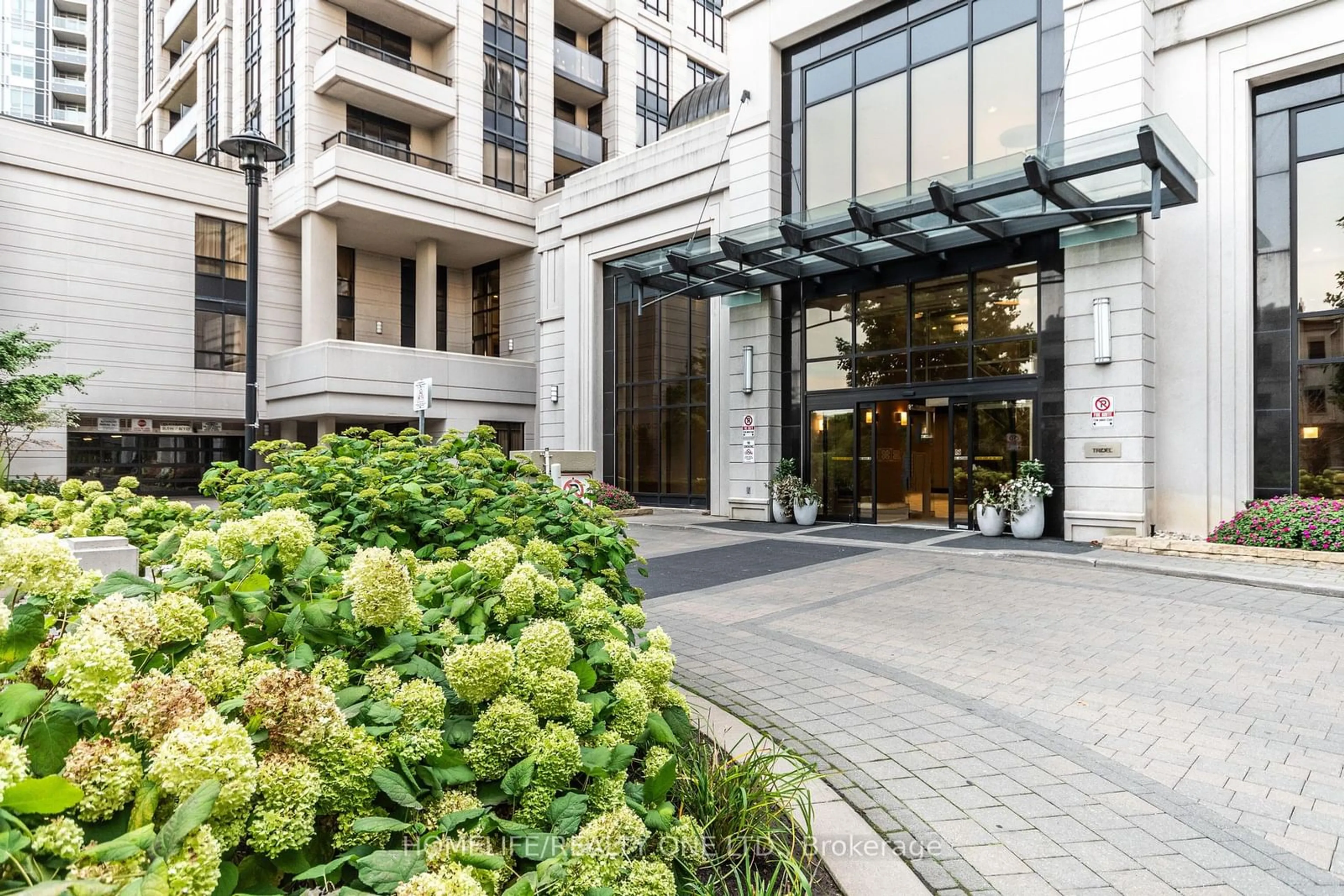 Indoor lobby, cement floor for 100 Harrison Gardens Blvd #201, Toronto Ontario M2N 0C2