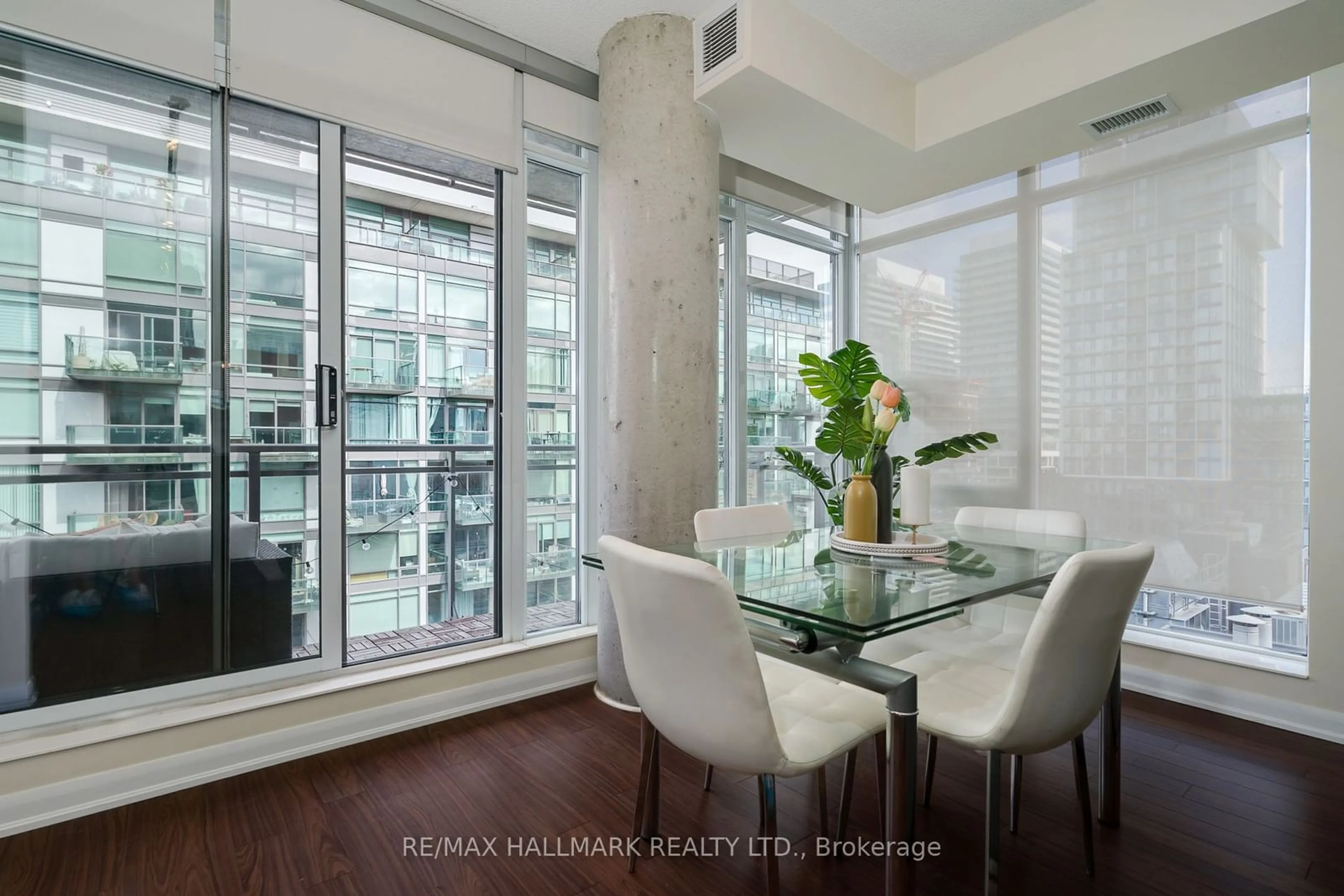 Dining room, wood floors for 205 Frederick St #1210, Toronto Ontario M5A 4V3