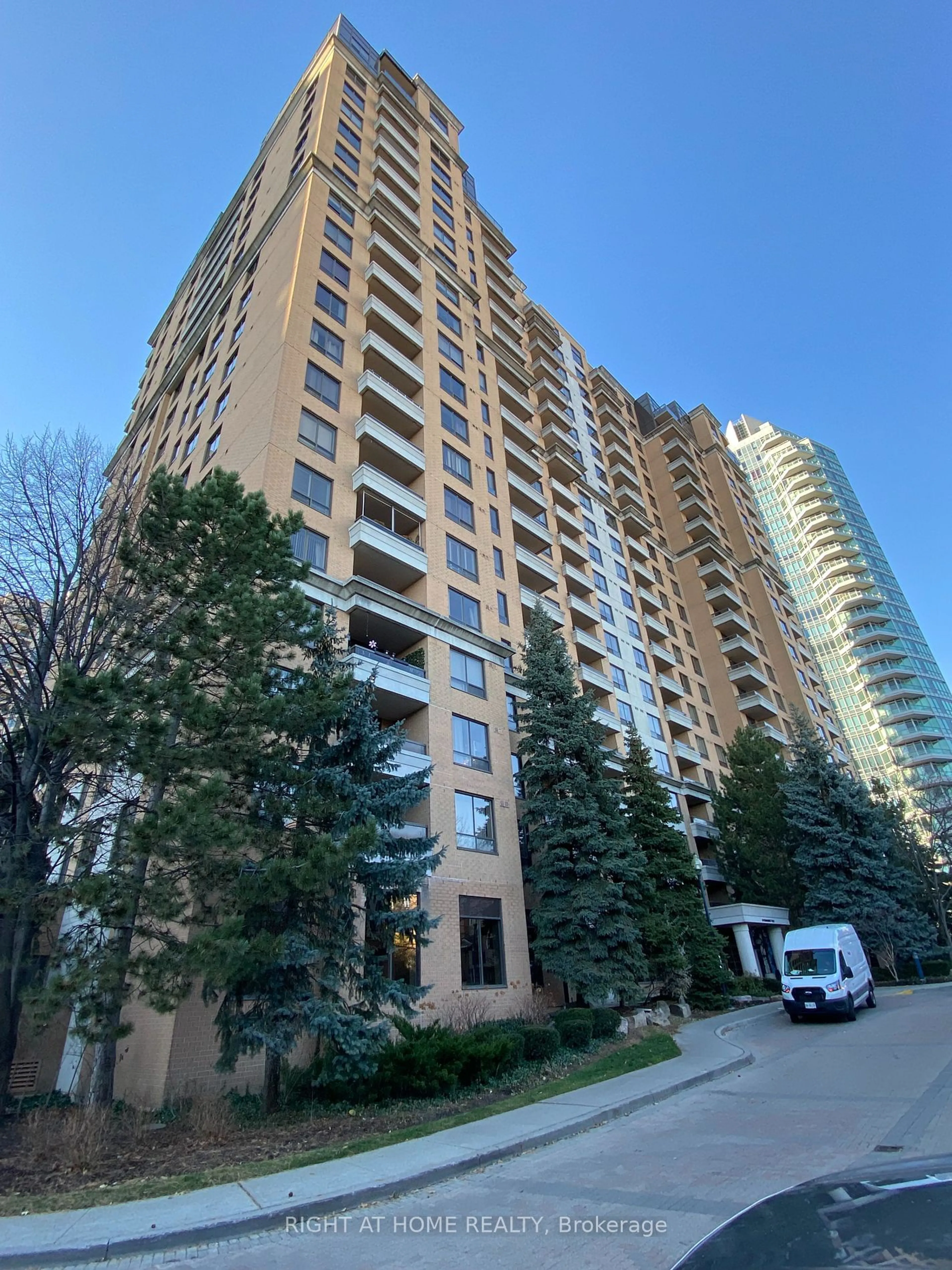 A pic from exterior of the house or condo, the front or back of building for 18 Sommerset Way #2316, Toronto Ontario M2N 6X5