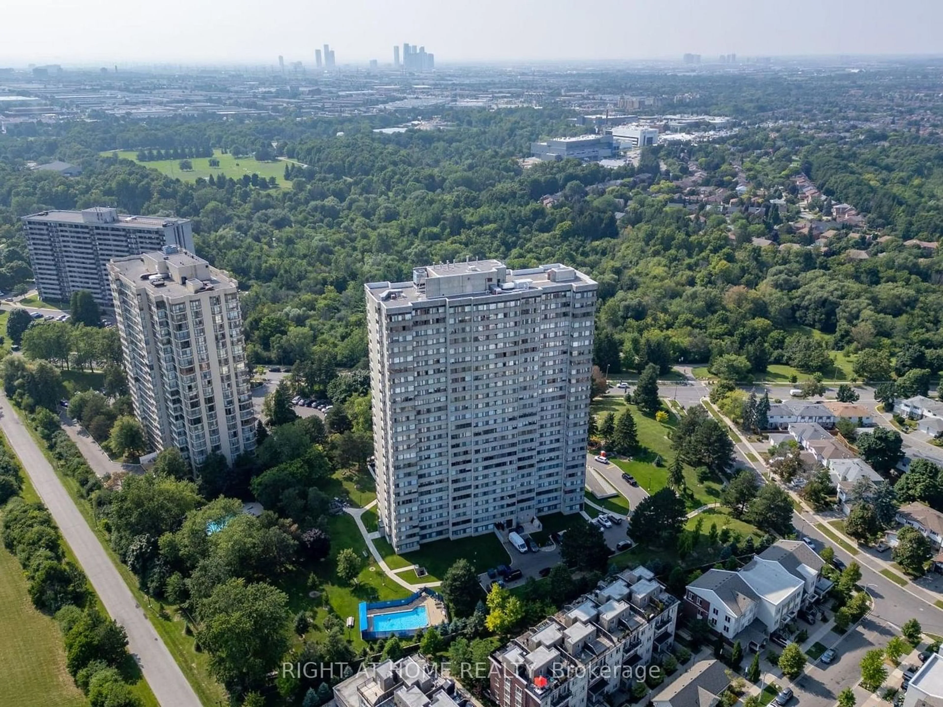 A pic from exterior of the house or condo, the view of city buildings for 133 Torresdale Ave #706, Toronto Ontario M2R 3T2