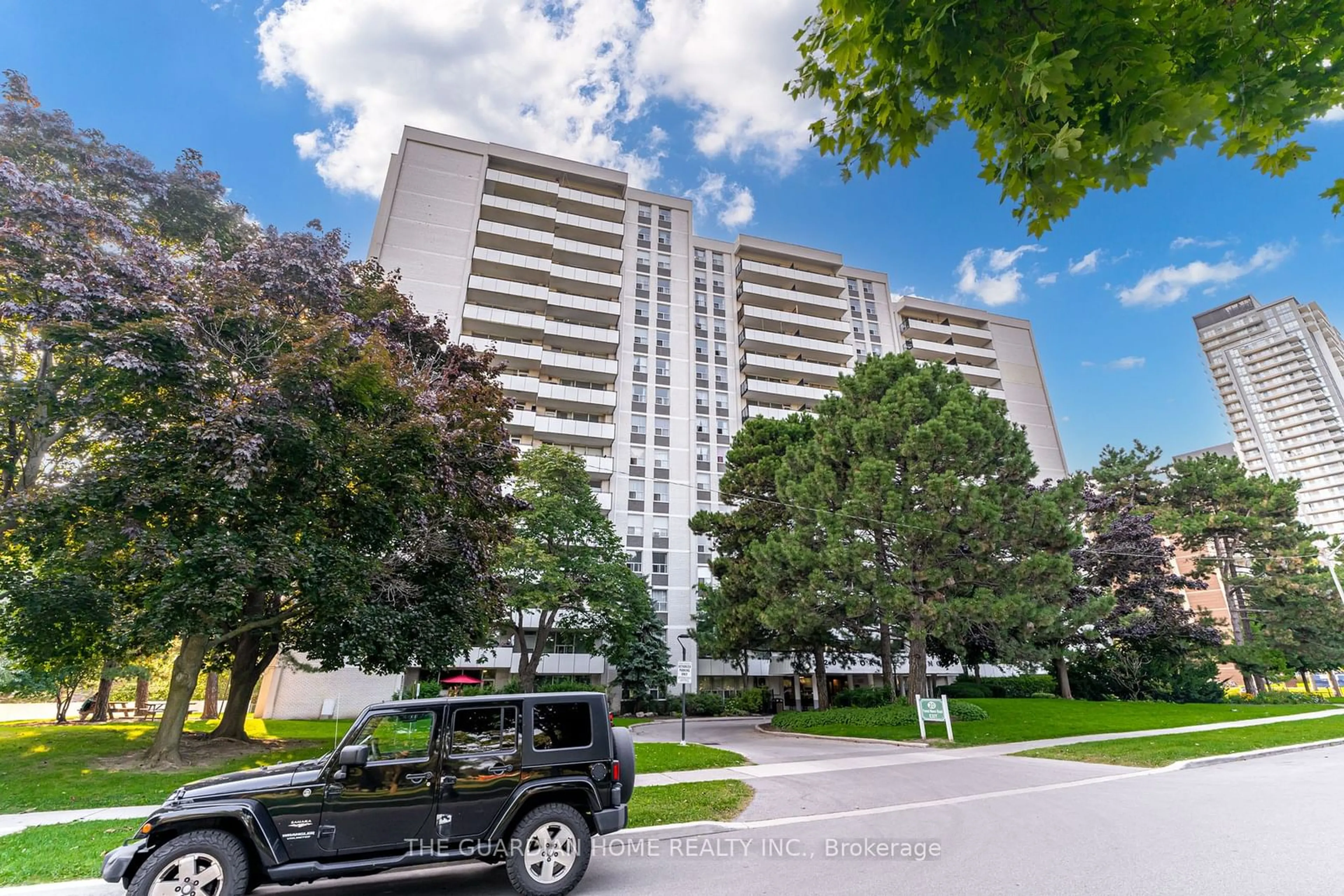 A pic from exterior of the house or condo, the street view for 20 Forest Manor Rd #605, Toronto Ontario M2J 1M2