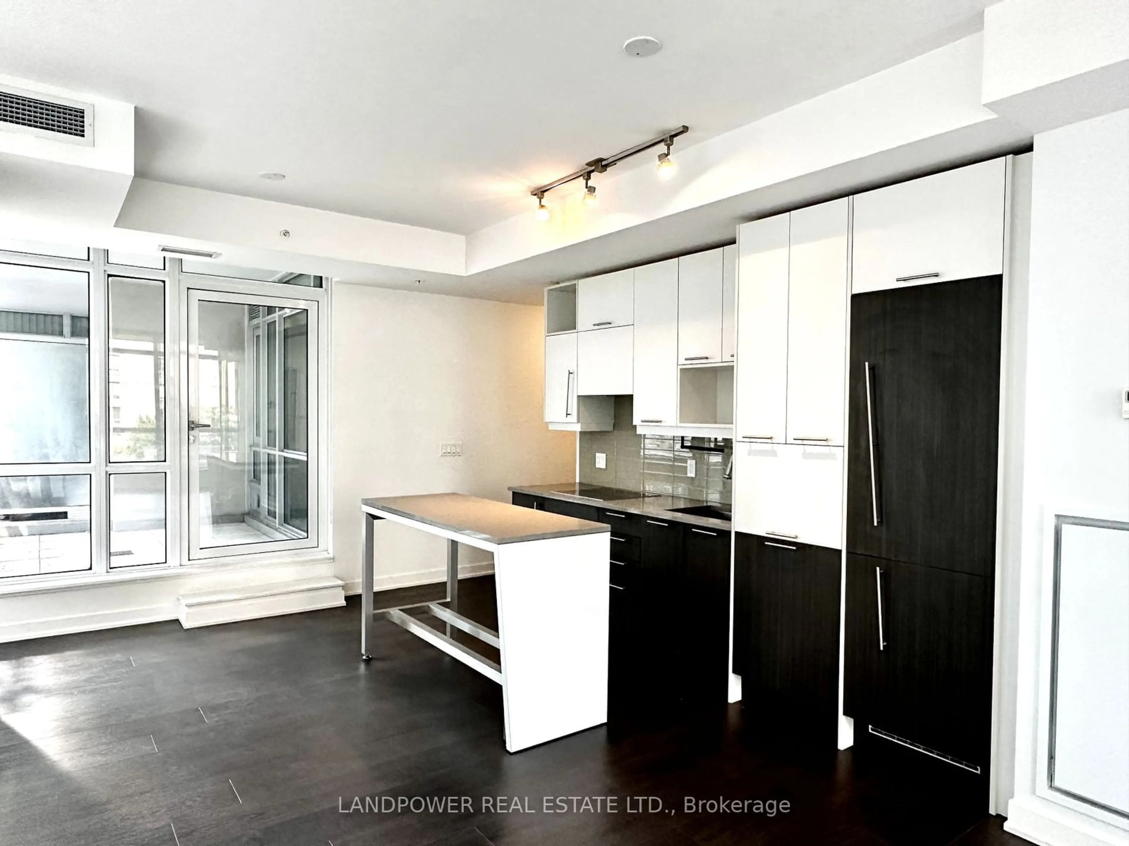 Open concept kitchen for 30 Nelson St #704, Toronto Ontario M5V 0H5