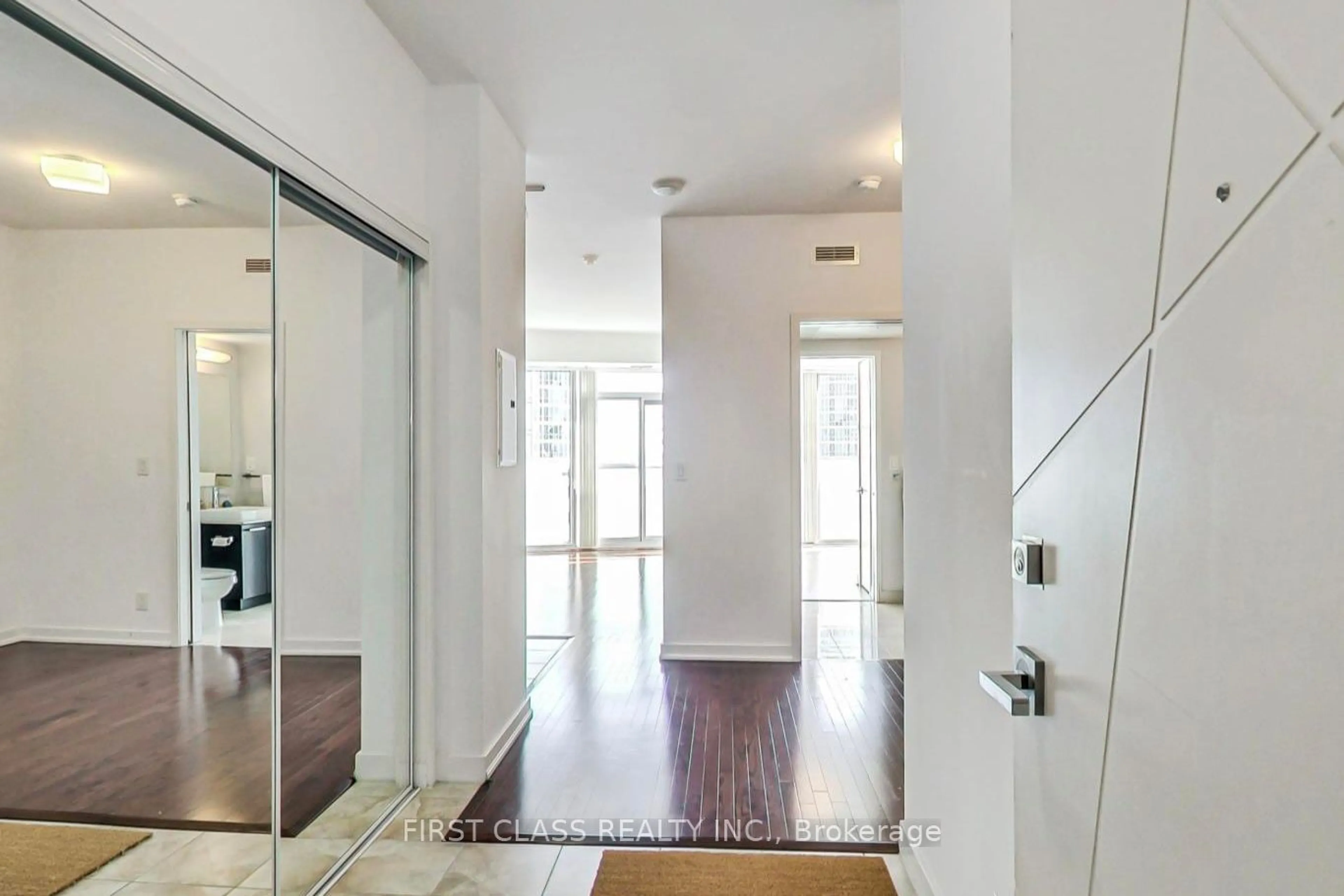 Indoor entryway, wood floors for 12 York St #2003, Toronto Ontario M5J 0A9