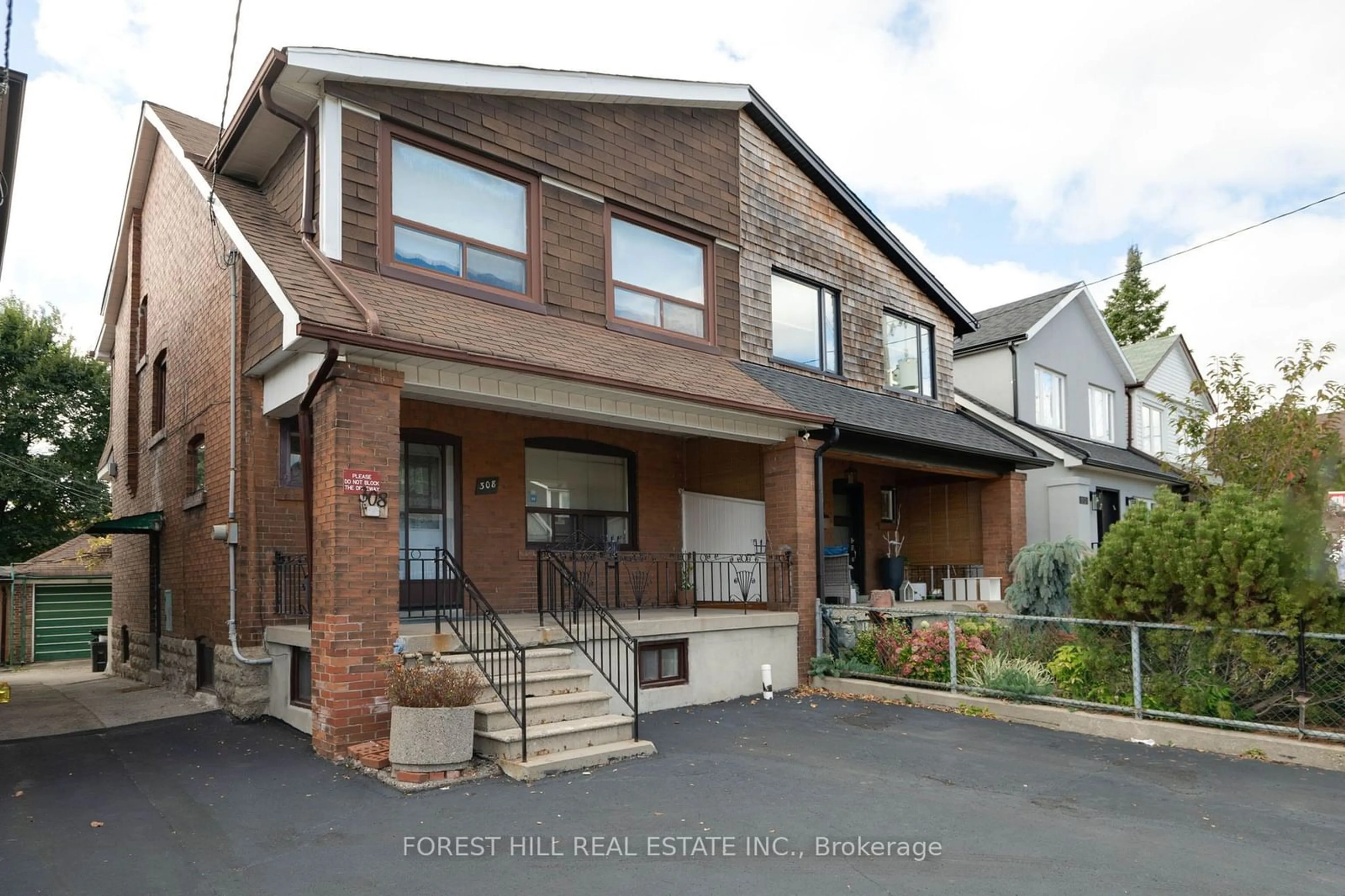 Frontside or backside of a home, cottage for 308 Glenholme Ave, Toronto Ontario M6E 3C8