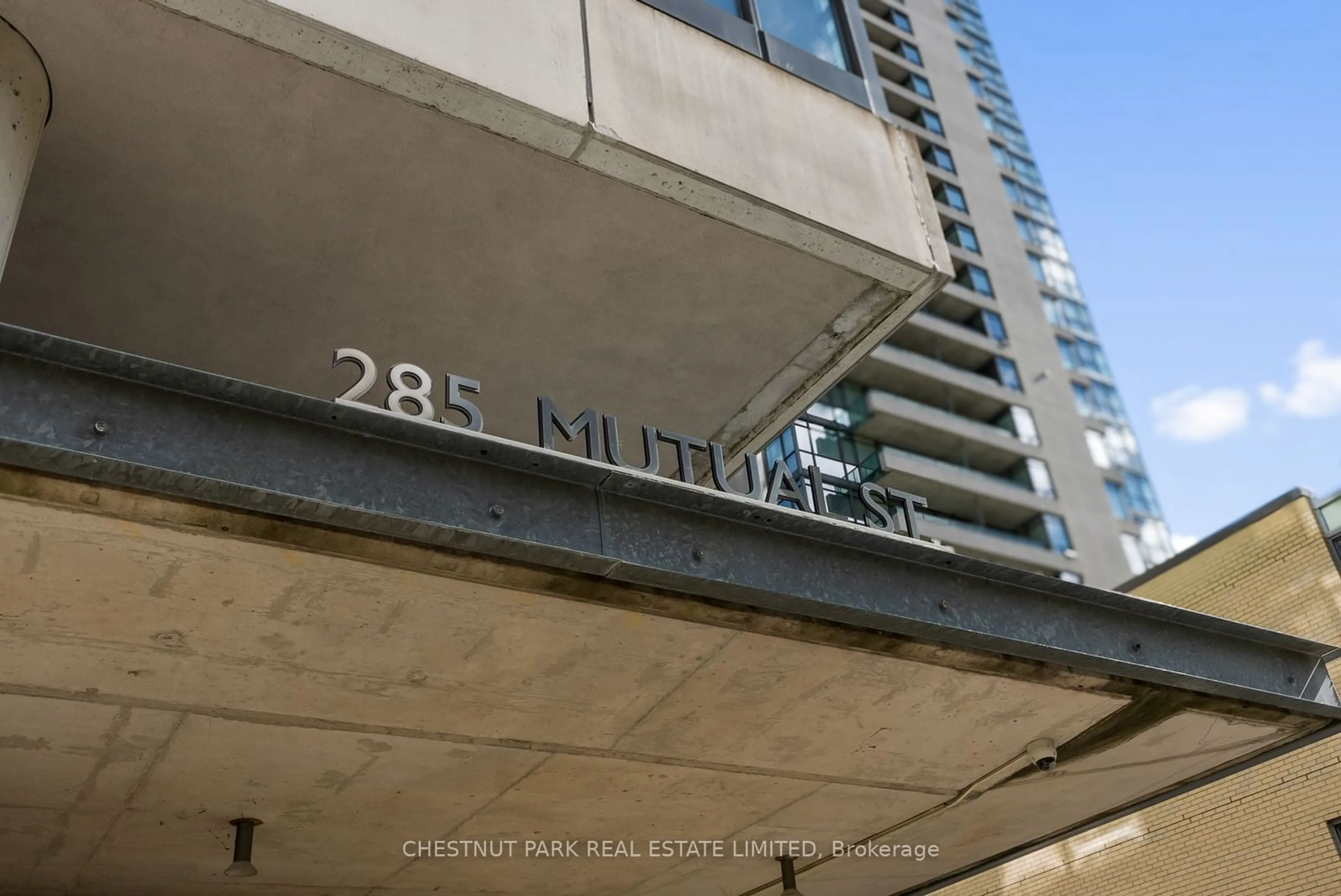 A pic from exterior of the house or condo, the front or back of building for 285 Mutual St #302, Toronto Ontario M4Y 3C5