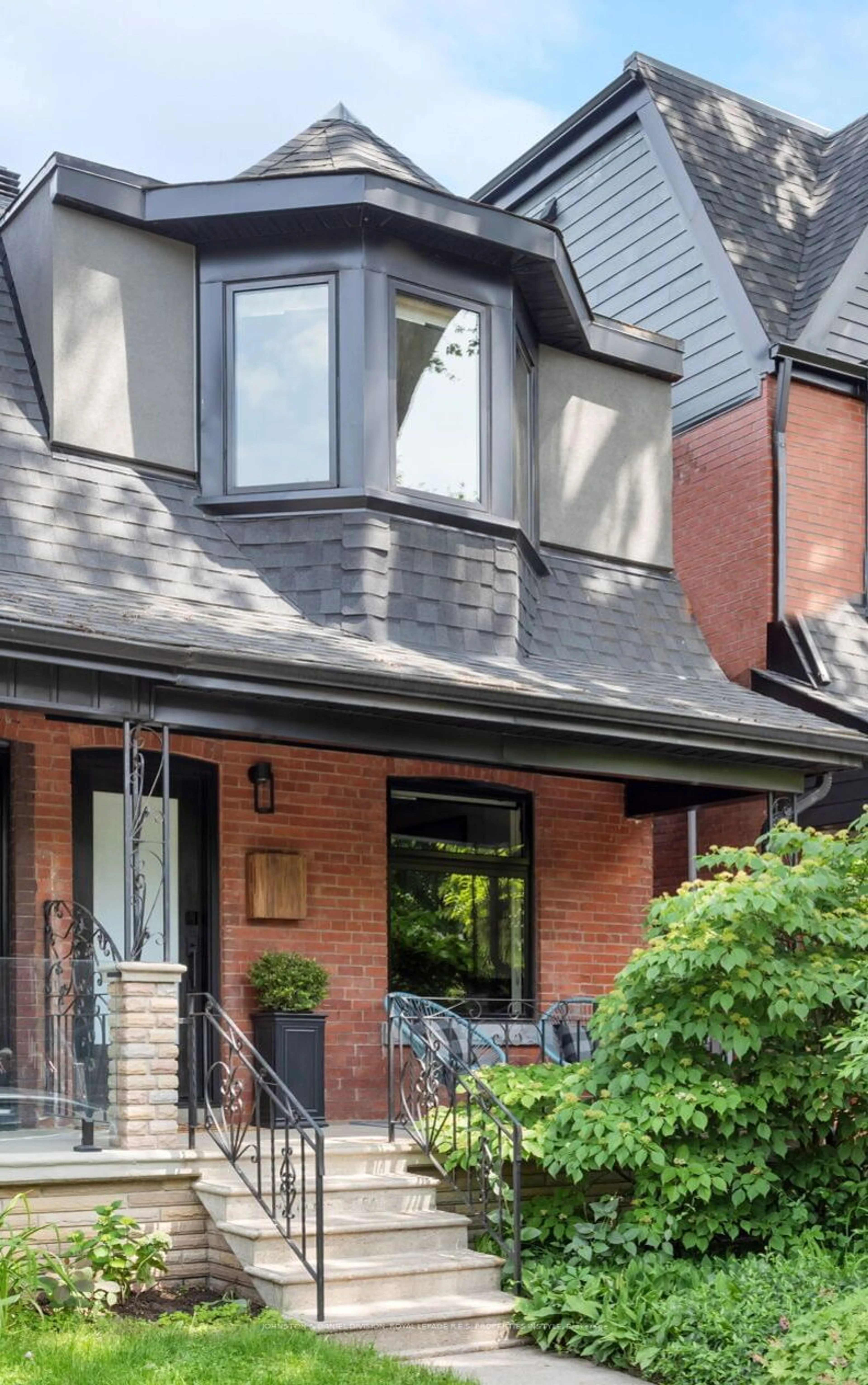 Home with brick exterior material for 551 Clinton St, Toronto Ontario M6G 2Z5