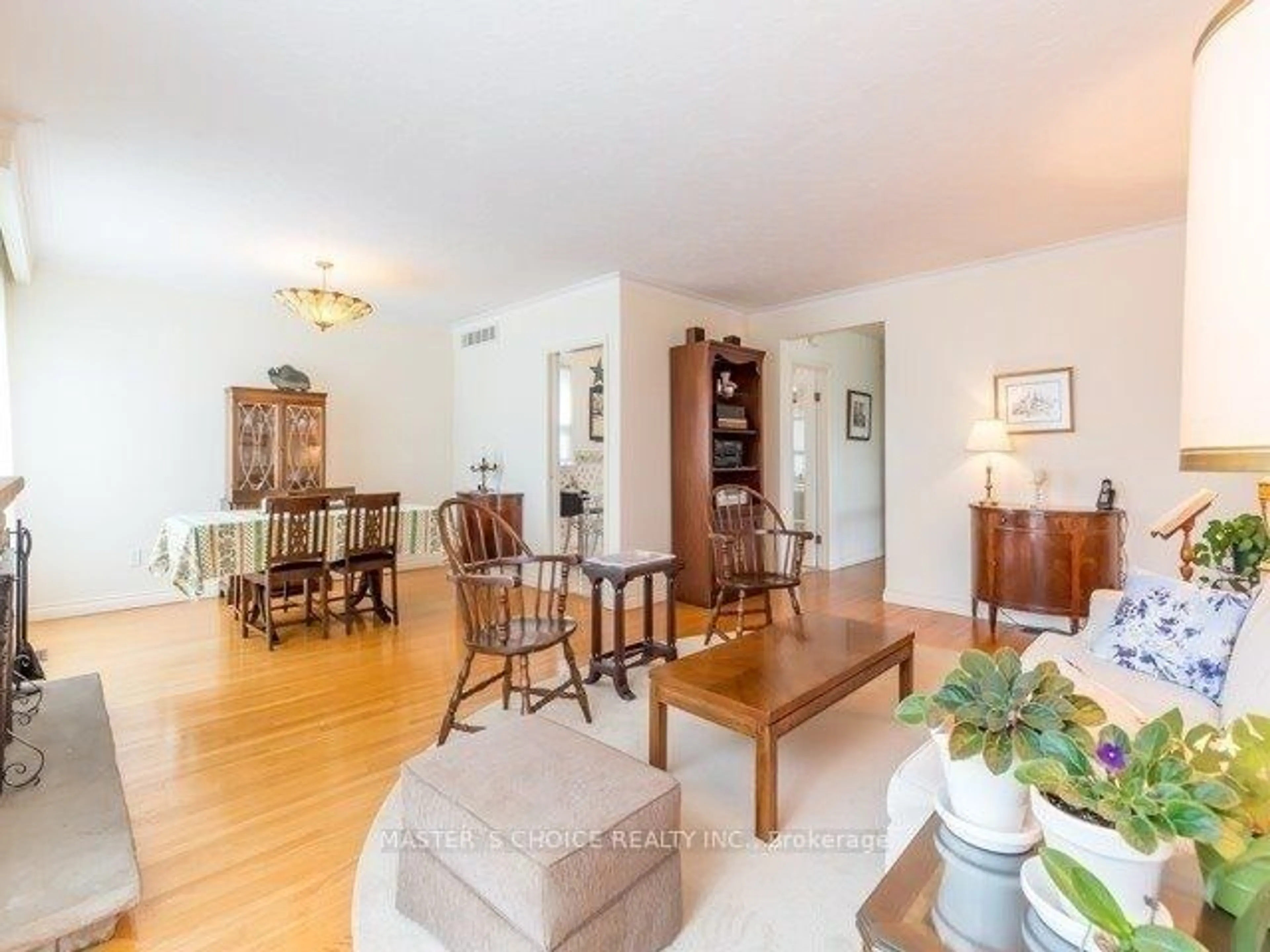 Dining room, wood floors for 122 Holcolm Rd, Toronto Ontario M2N 2C9