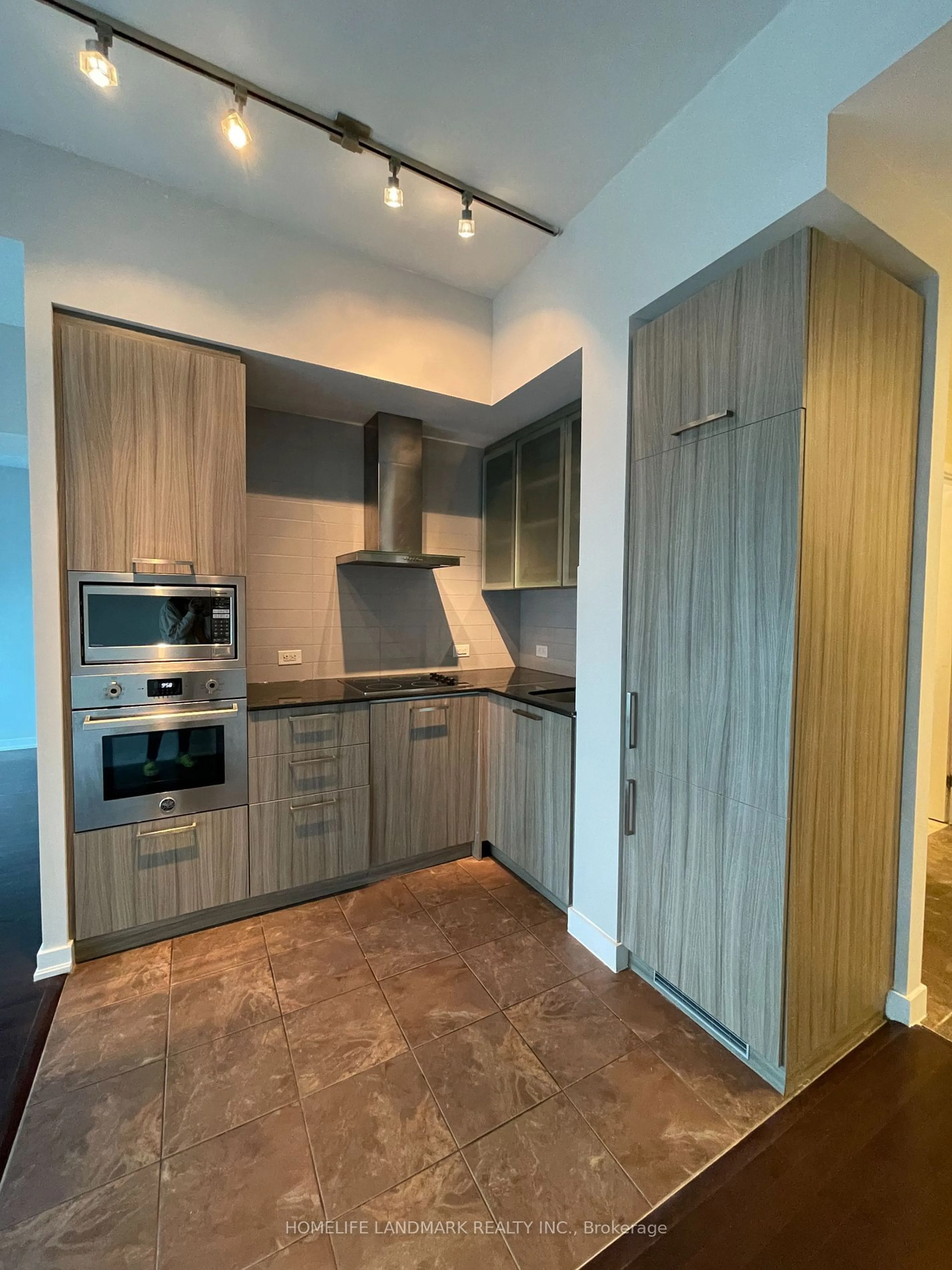 Kitchen, wood floors for 14 York St #3710, Toronto Ontario M5J 0B1